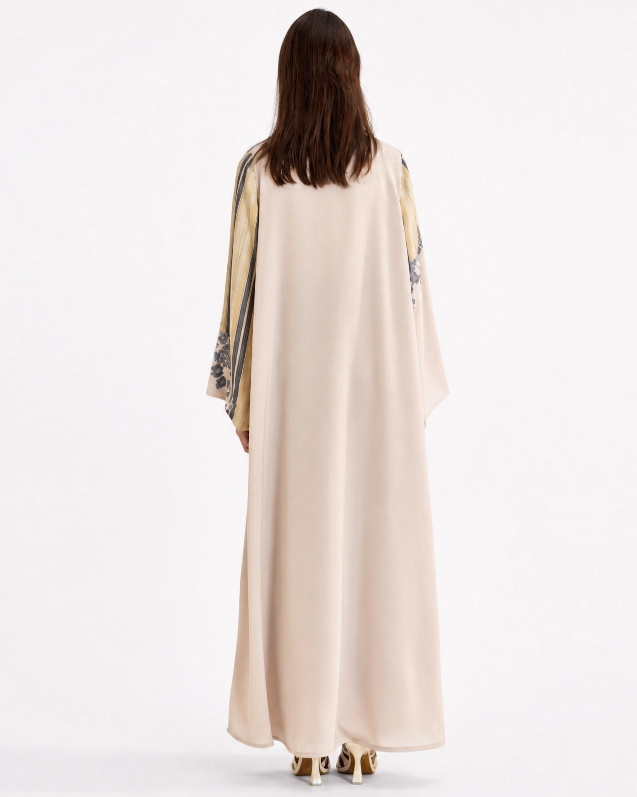 SUMMER26LOOK13 - Beige Crepe Abaya - THE ORPHIC - MIRA Y MANO