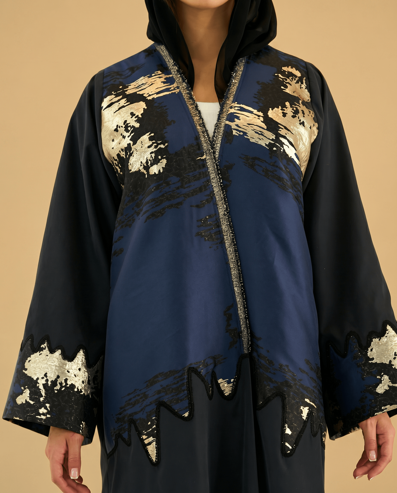 WINTER25LOOKA08 ABAYA - THE ORPHIC - MIRA Y MANO