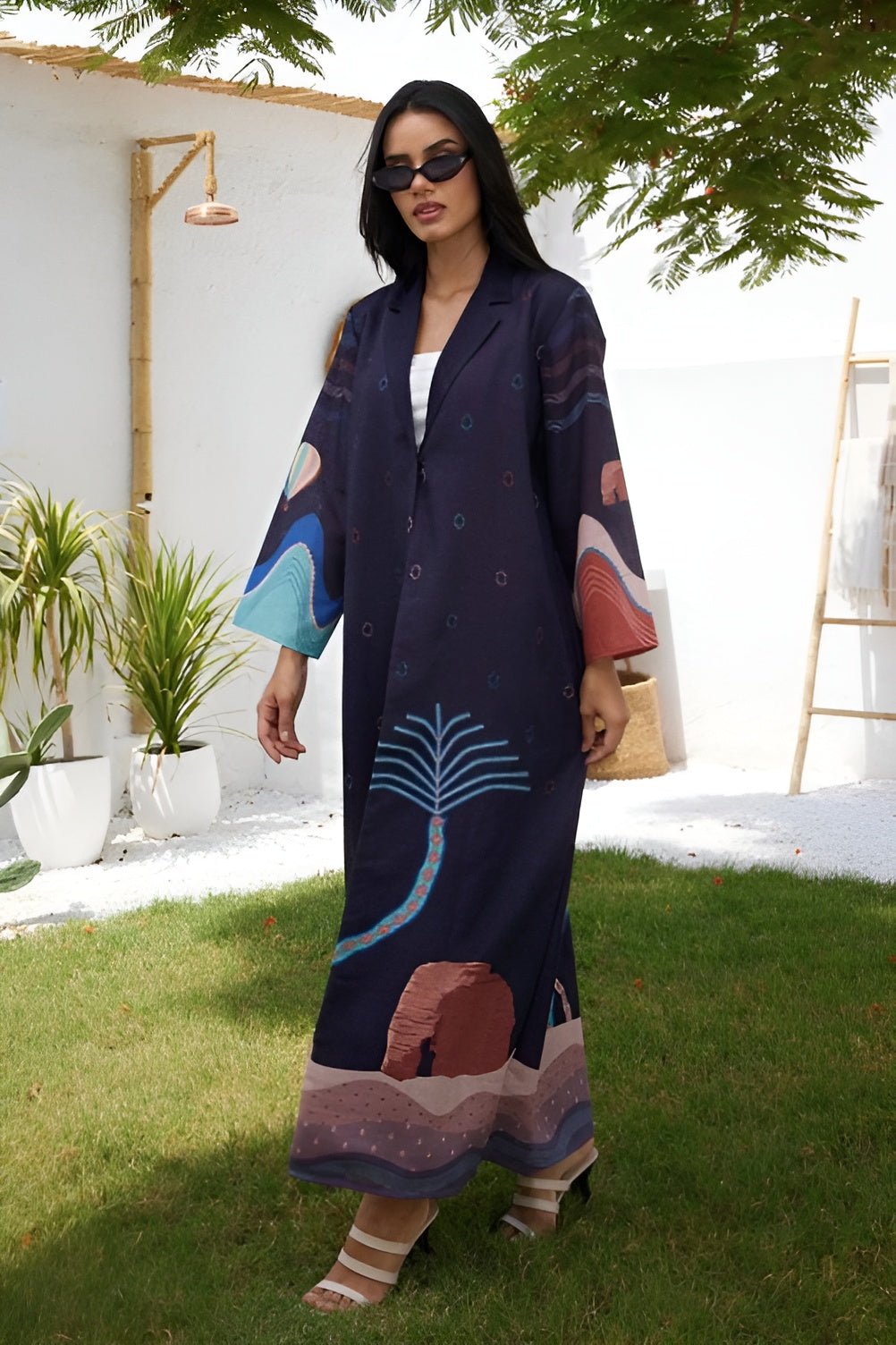 AULHO - BL ABAYA - THE UNTITLED PROJECT - MIRA Y MANO