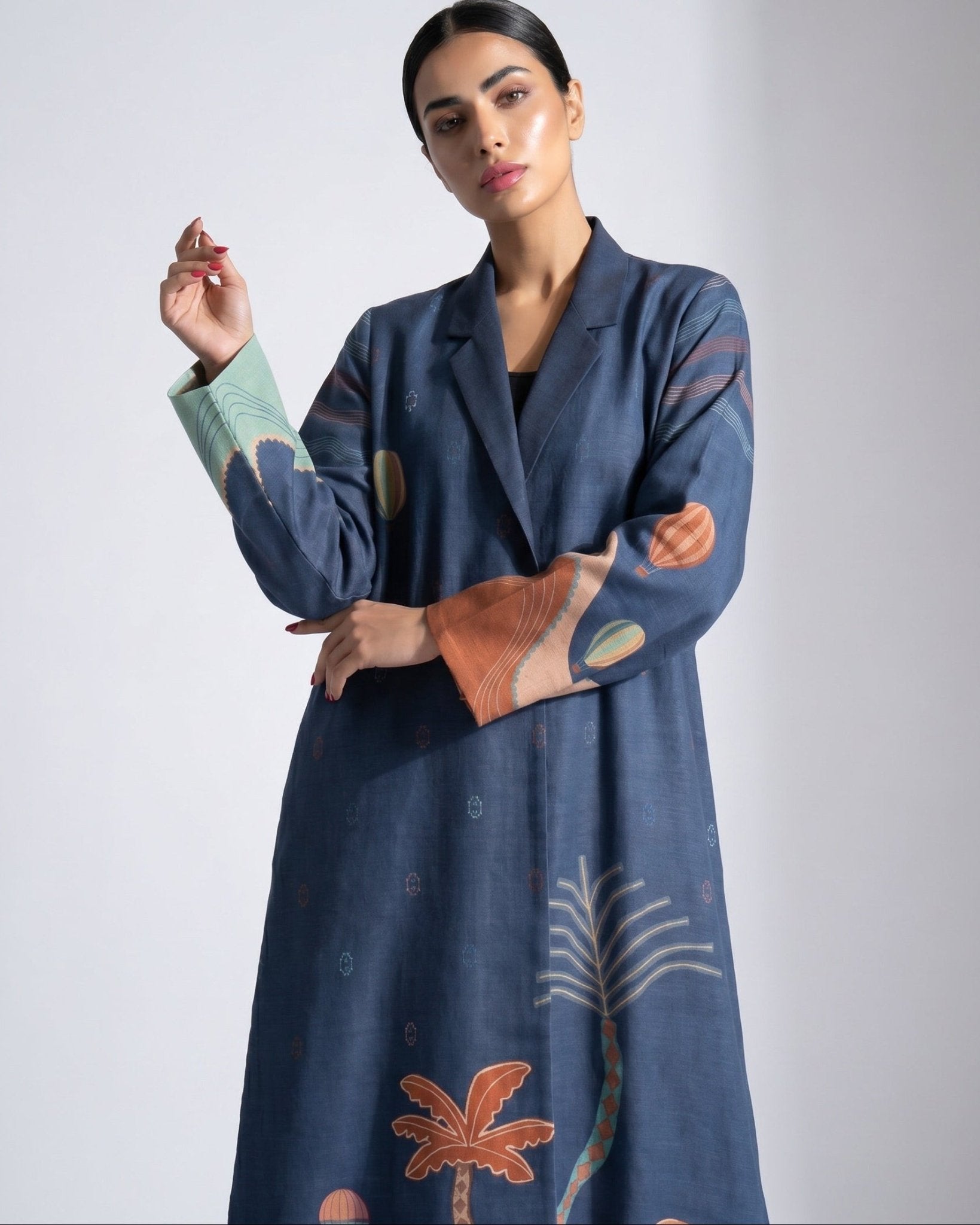 AULHO - BL ABAYA - THE UNTITLED PROJECT - MIRA Y MANO