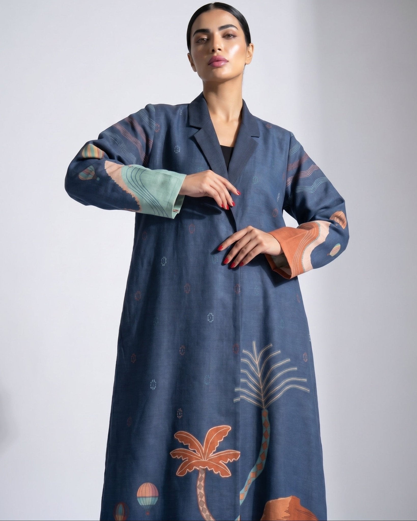 AULHO - BL ABAYA - THE UNTITLED PROJECT - MIRA Y MANO