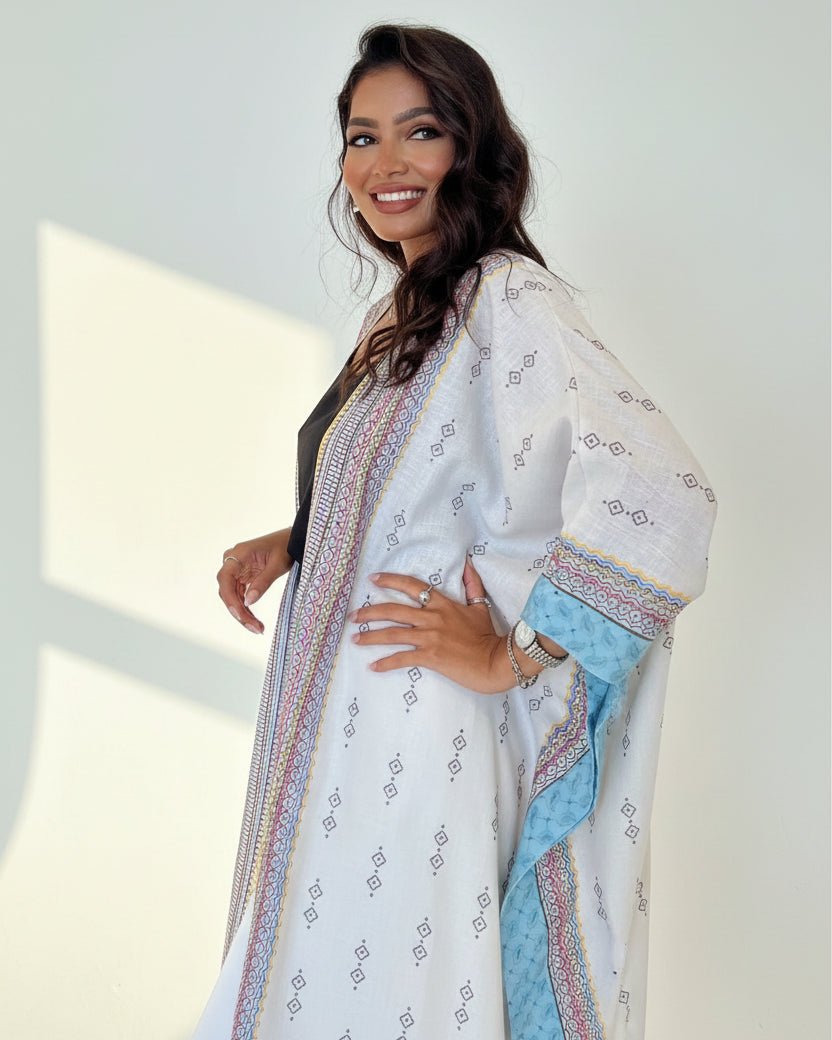 FATINA ABAYA - THE UNTITLED PROJECT - MIRA Y MANO