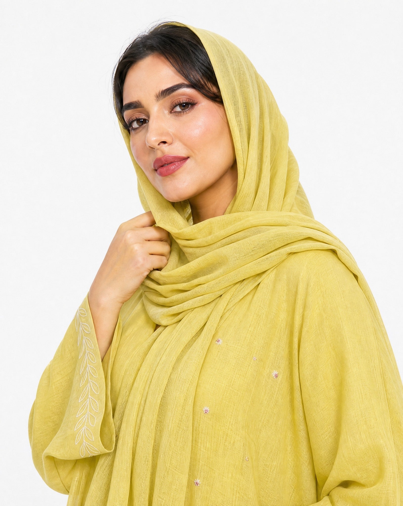 I NEED A YELLOW ABAYA - THE UNTITLED PROJECT - MIRA Y MANO