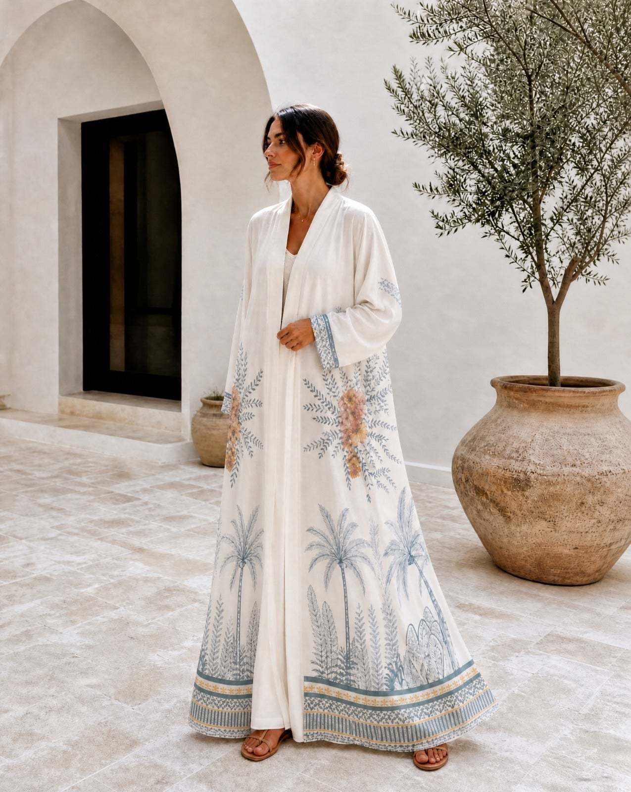 LAST SEEN IN CAPRI ABAYA - THE UNTITLED PROJECT - MIRA Y MANO