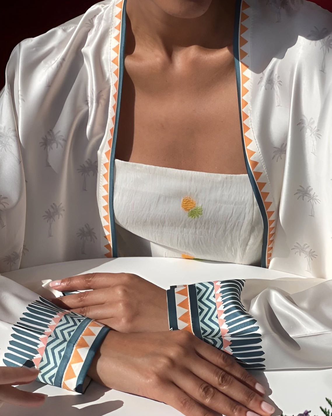 LAST SEEN IN CAPRI ABAYA - THE UNTITLED PROJECT - MIRA Y MANO