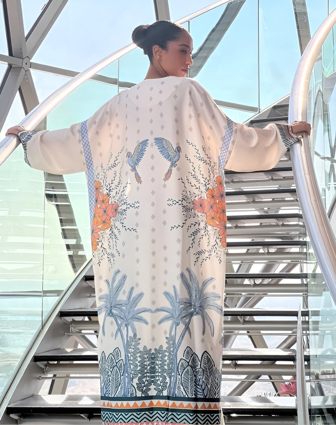 LAST SEEN IN CAPRI ABAYA - THE UNTITLED PROJECT - MIRA Y MANO