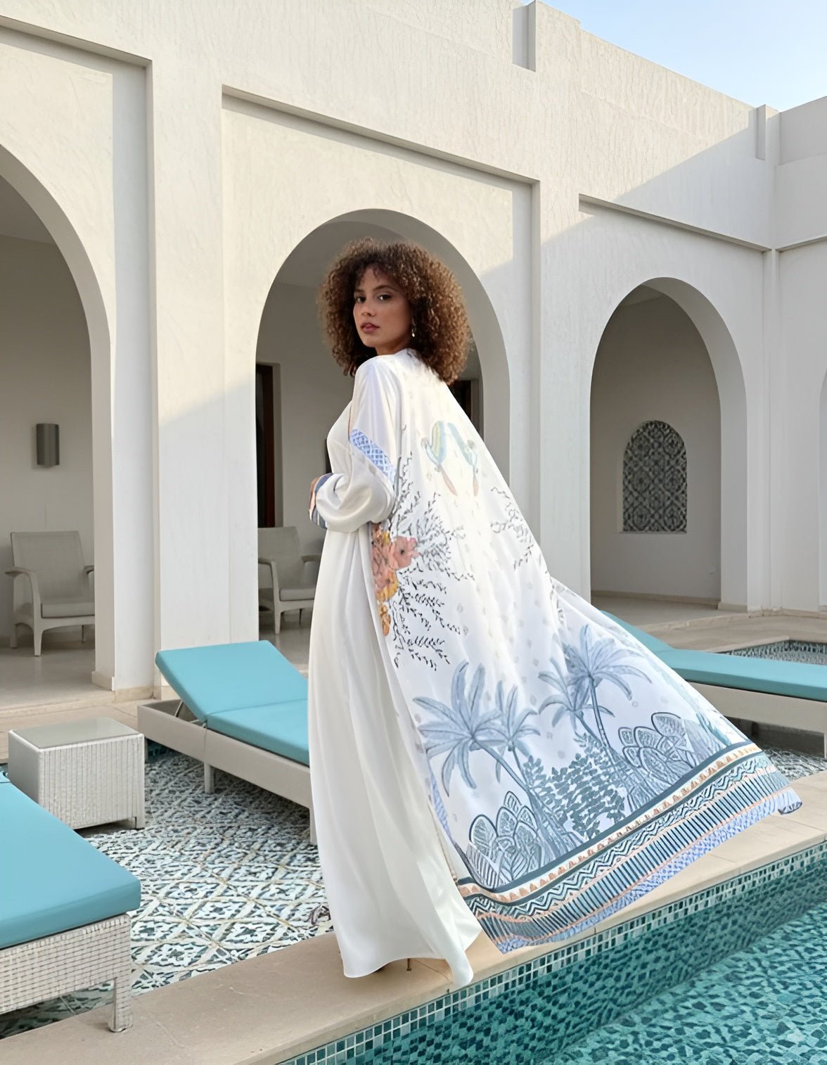 LAST SEEN IN CAPRI ABAYA - THE UNTITLED PROJECT - MIRA Y MANO