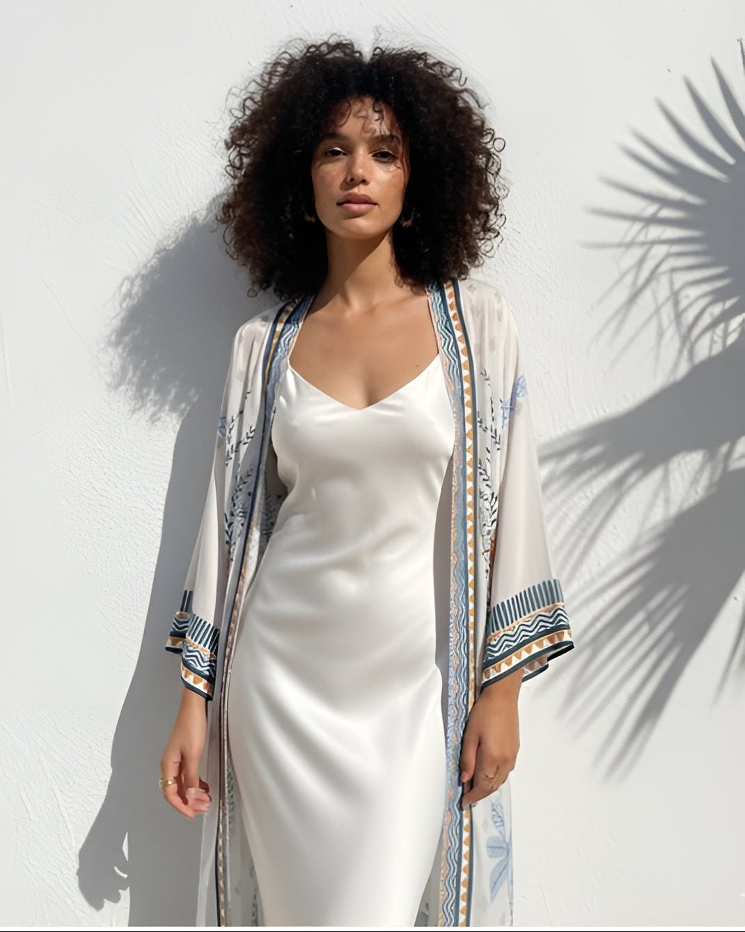 LAST SEEN IN CAPRI ABAYA - THE UNTITLED PROJECT - MIRA Y MANO