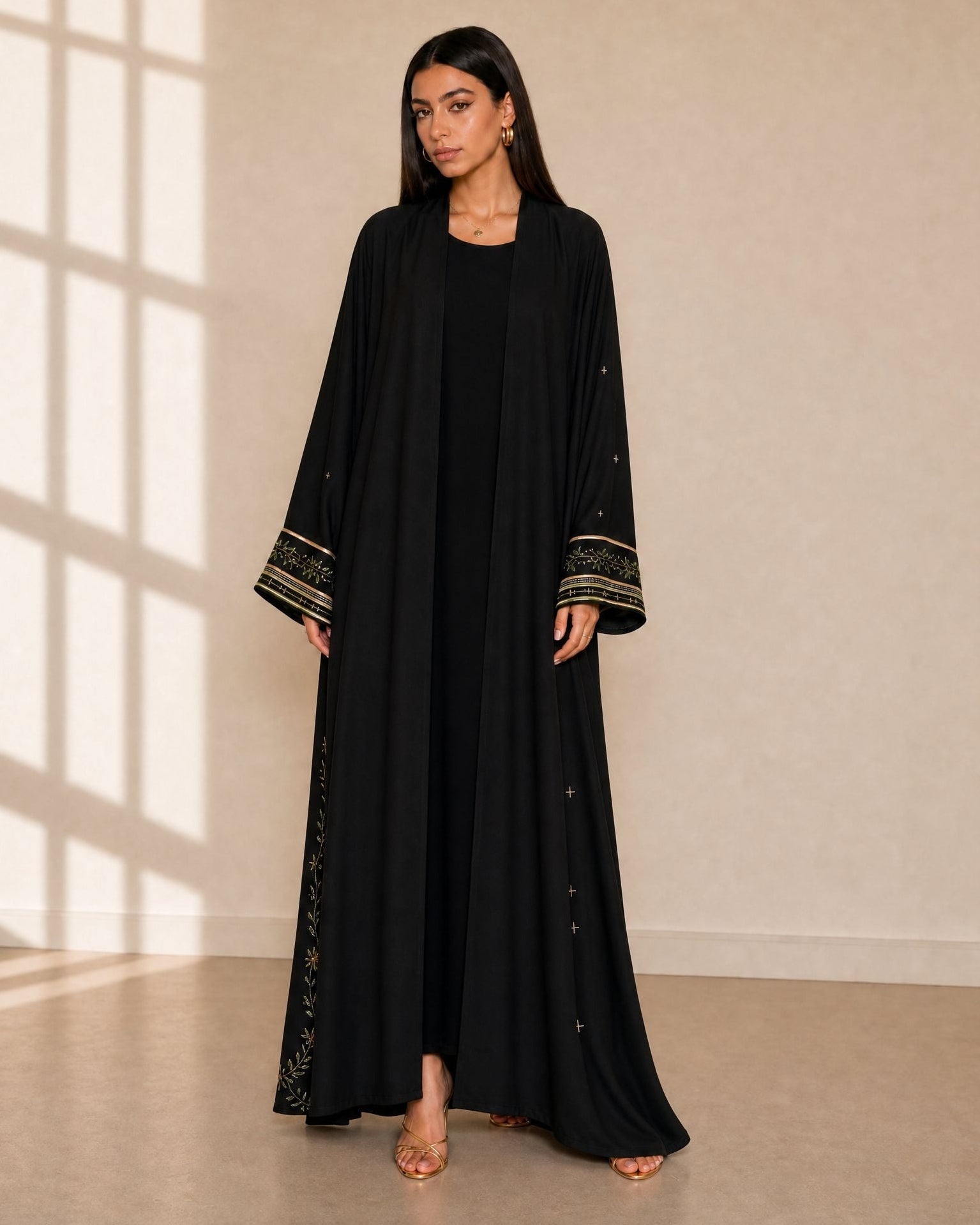 NOIR A & S ABAYA - THE UNTITLED PROJECT - MIRA Y MANO