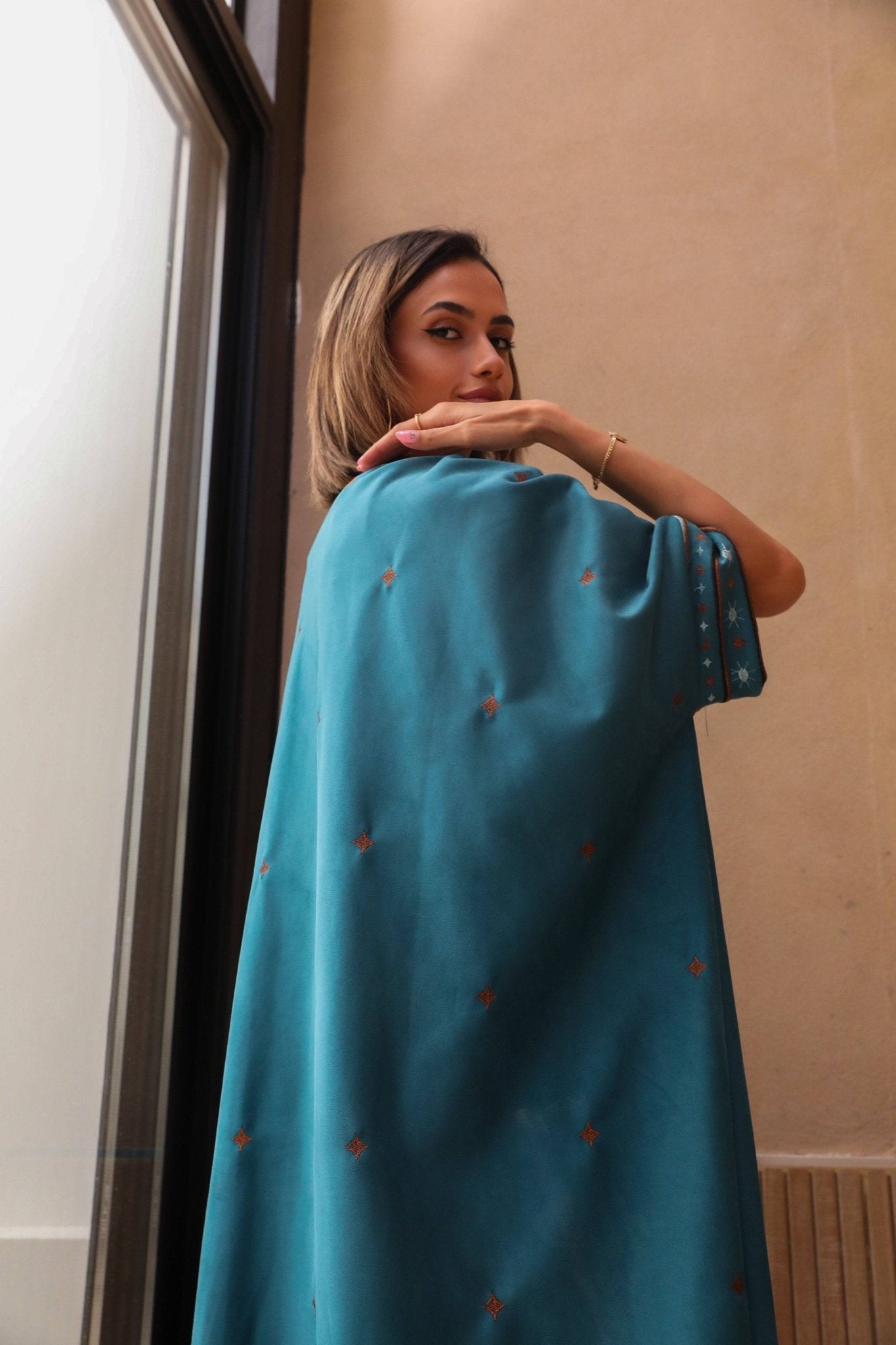 THE STELLAR ABAYA - THE UNTITLED PROJECT - MIRA Y MANO
