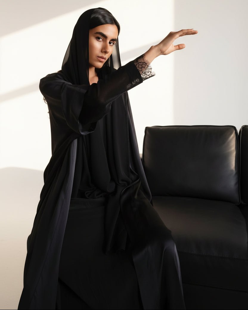 SILKY ABAYA - THHABAH - MIRA Y MANO