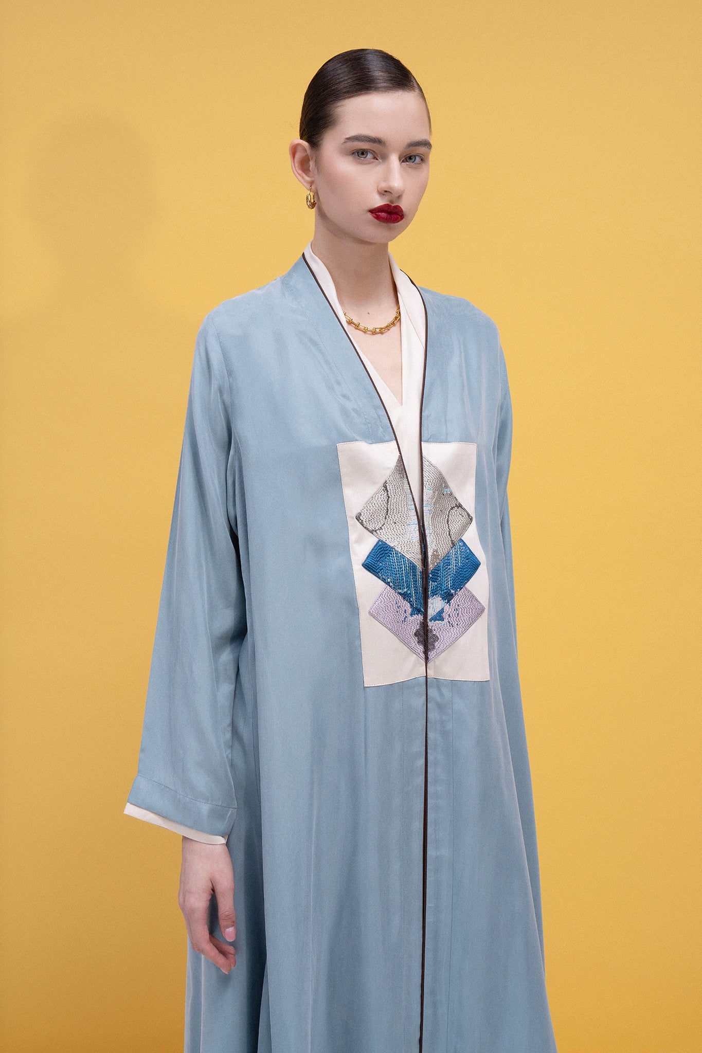 CODE - 0366 ABAYA - ZAH DESIGN - MIRA Y MANO