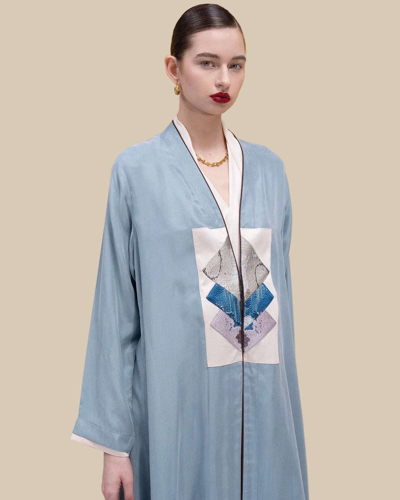 CODE - 0366 ABAYA - ZAH DESIGN - MIRA Y MANO