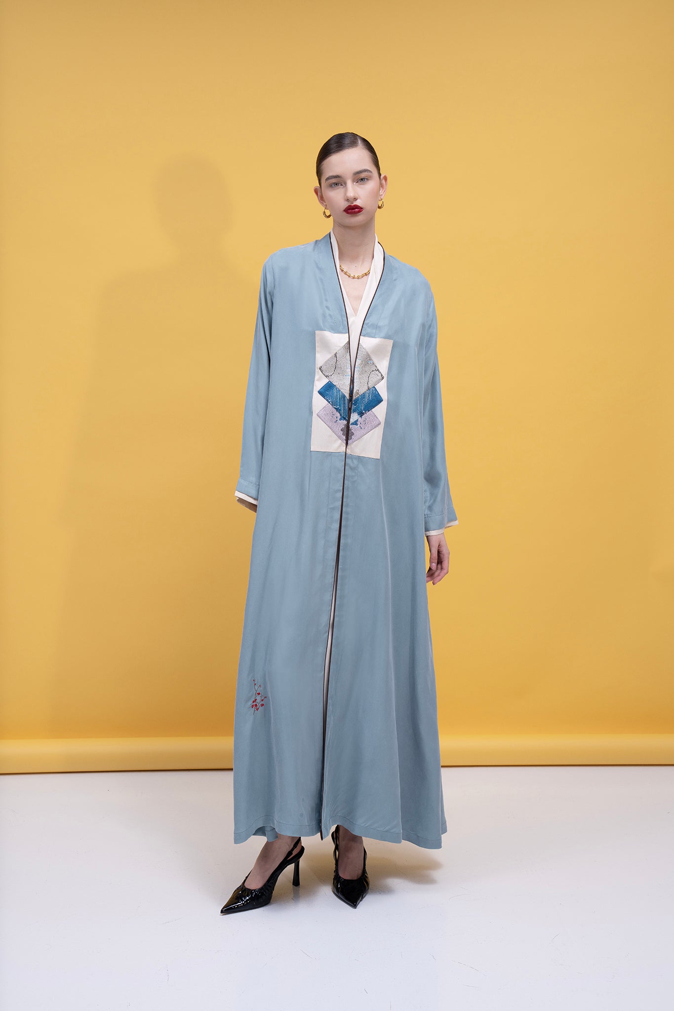 CODE - 0366 ABAYA - ZAH DESIGN - MIRA Y MANO