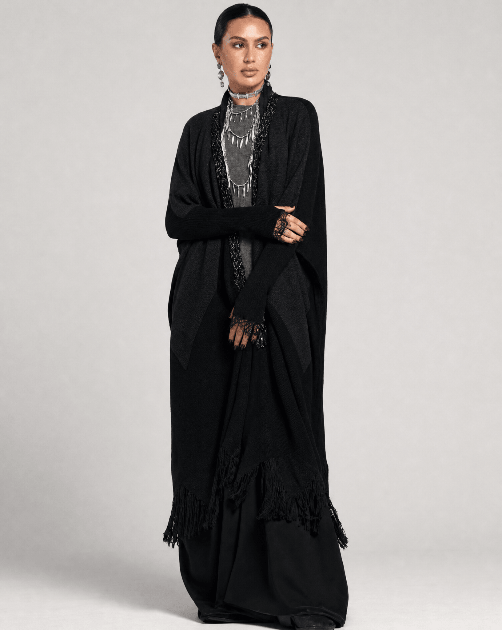 BLACK SIGNATURE ABAYA - ZIYA - MIRA Y MANO