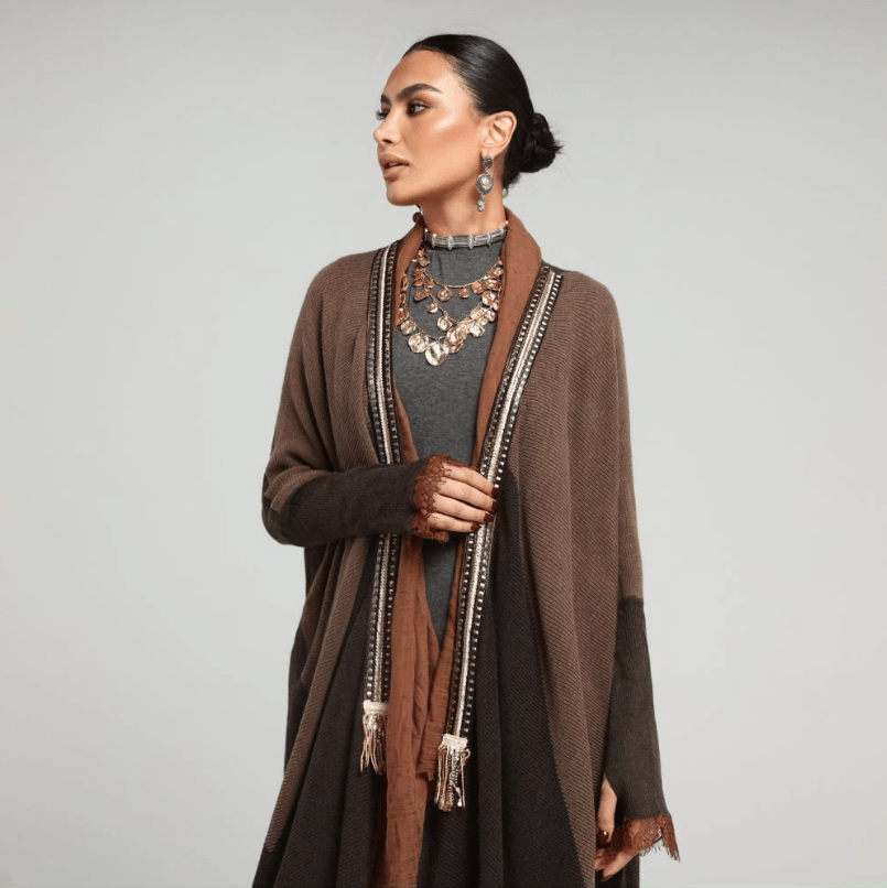 BROWN SIGNATURE ABAYA - ZIYA - MIRA Y MANO