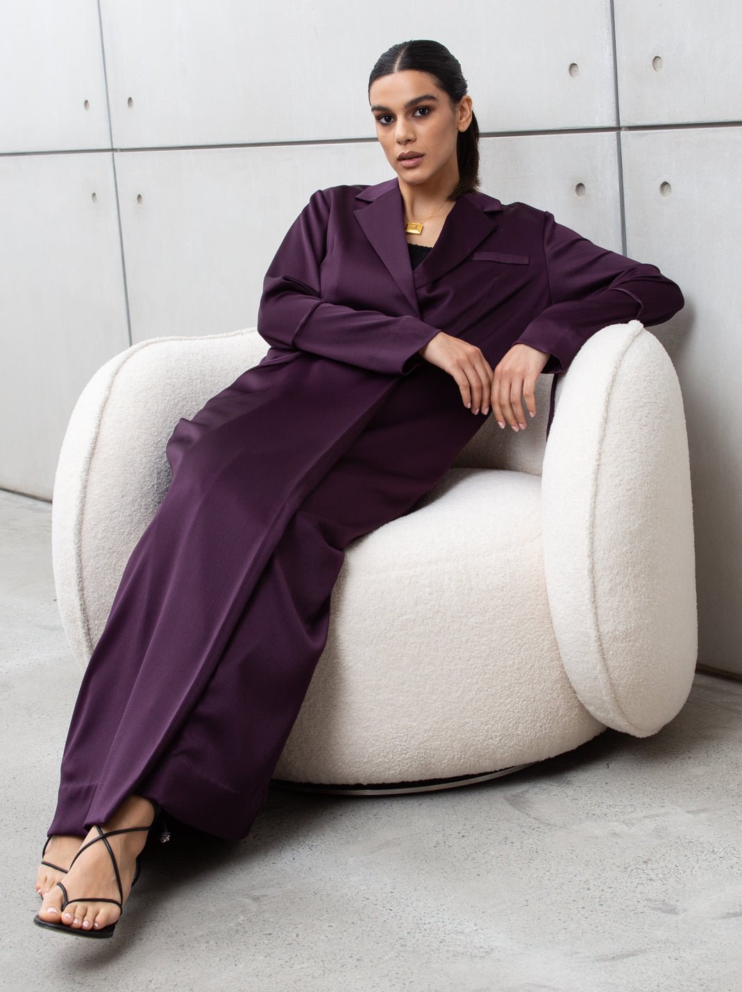 AB-SP-PUR - CHIKA - MIRA Y MANO