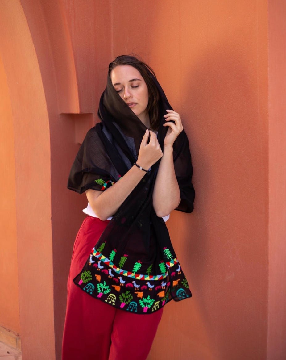 S51-D1 - NEVIN ALTMANN - MIRA Y MANO