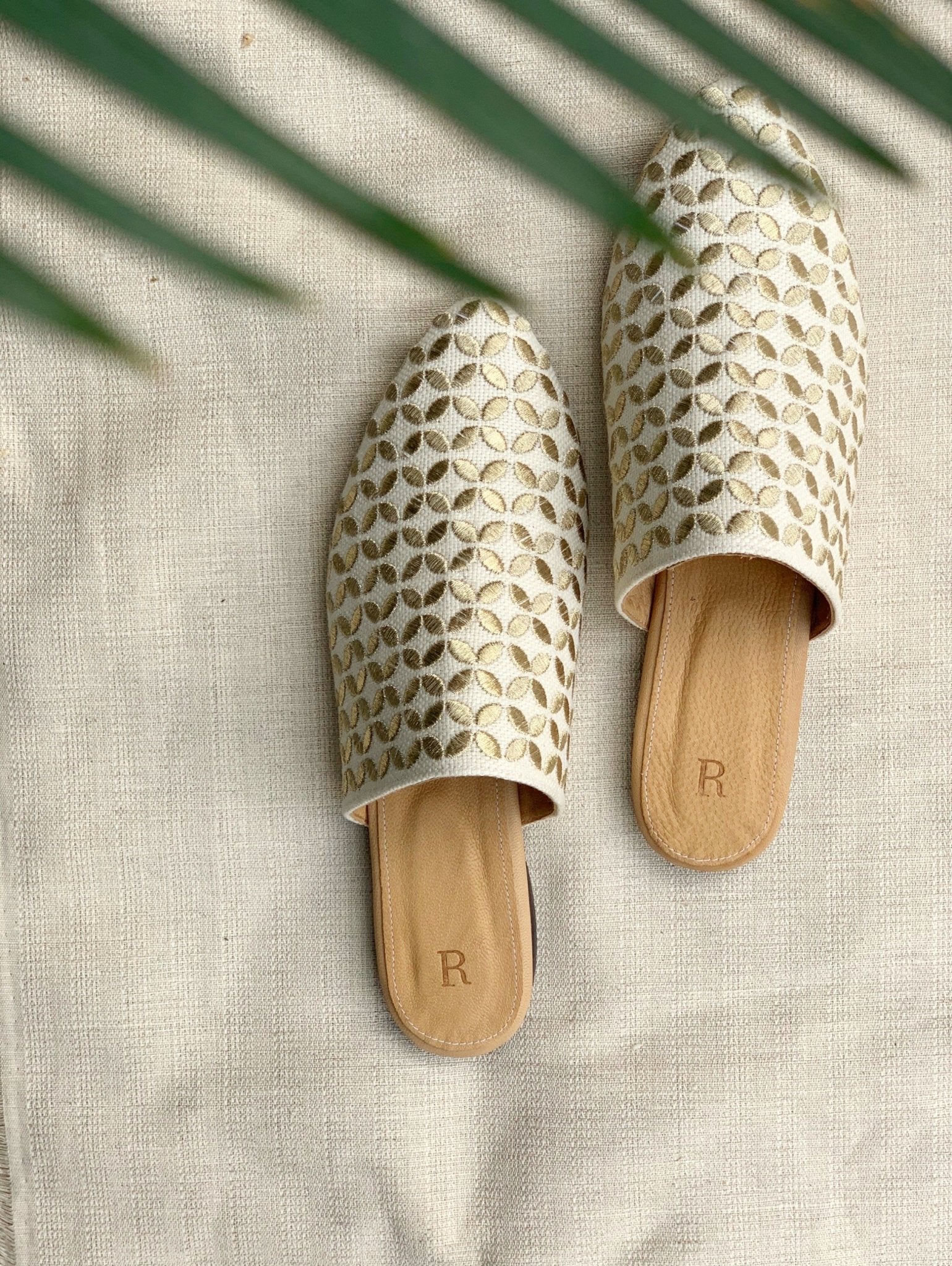 RAML-PH-89 - RAMLA - MIRA Y MANO