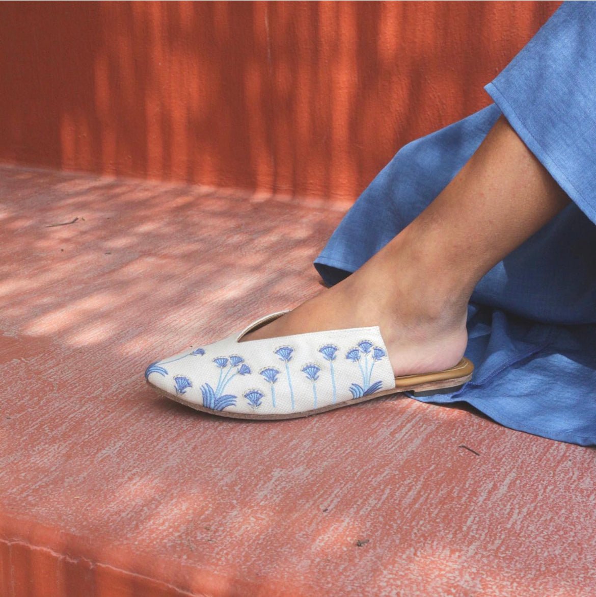 RAMLA FLOWERFIELD - RAMLA - MIRA Y MANO