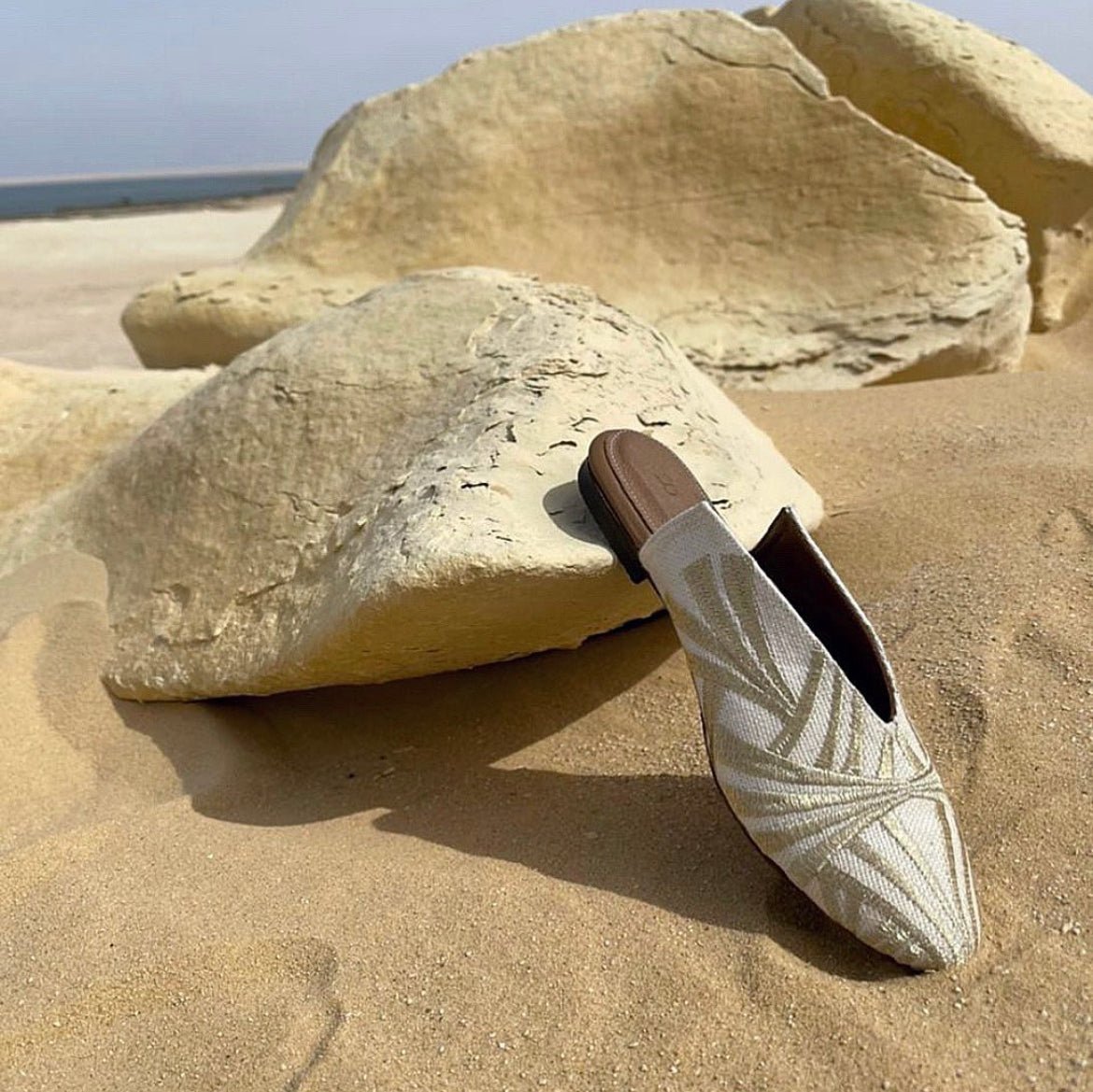 RAMLA SAHARA - RAMLA - MIRA Y MANO