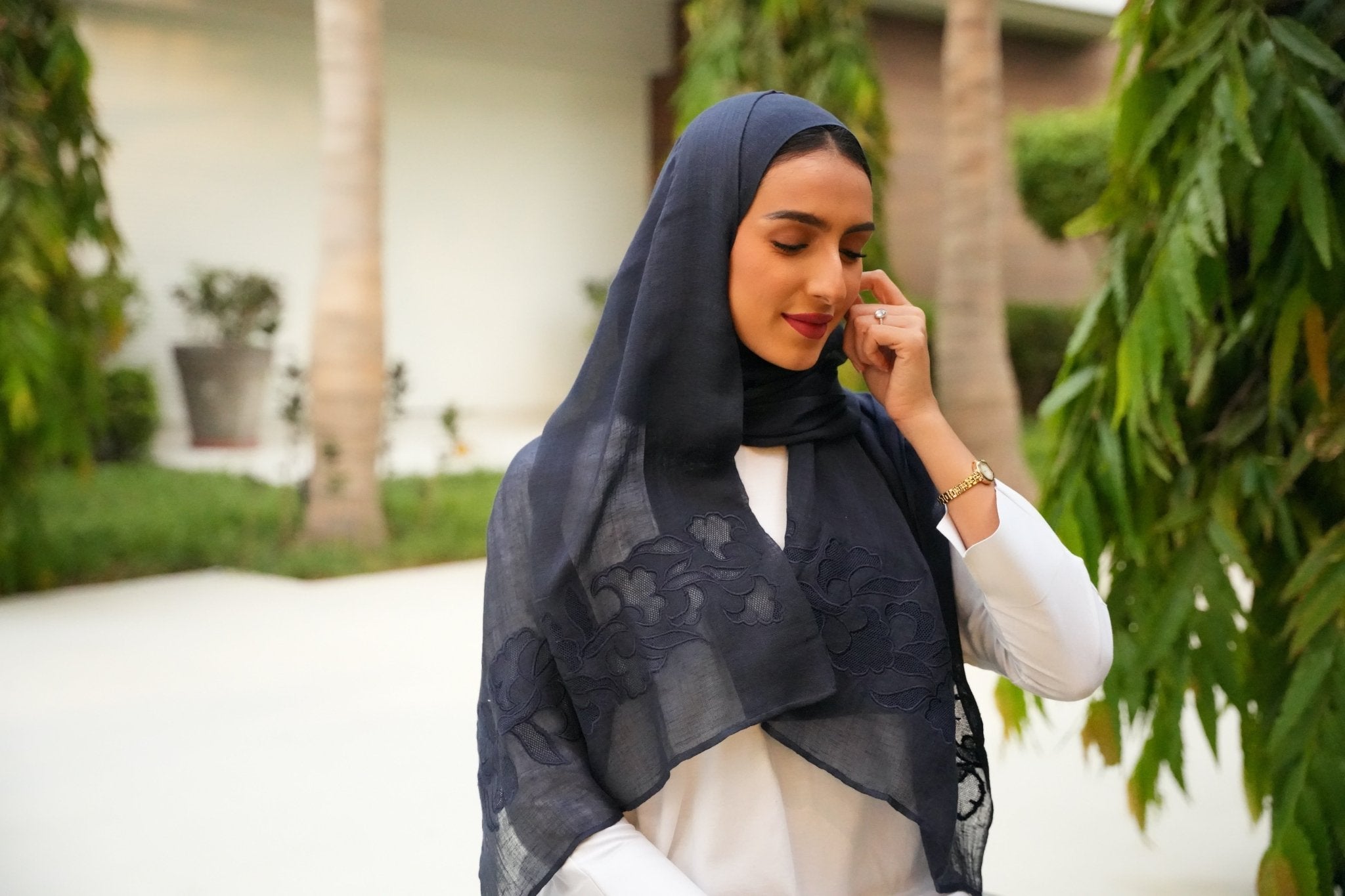 BT6174-NVY - THE DRESSING ROOM - MIRA Y MANO