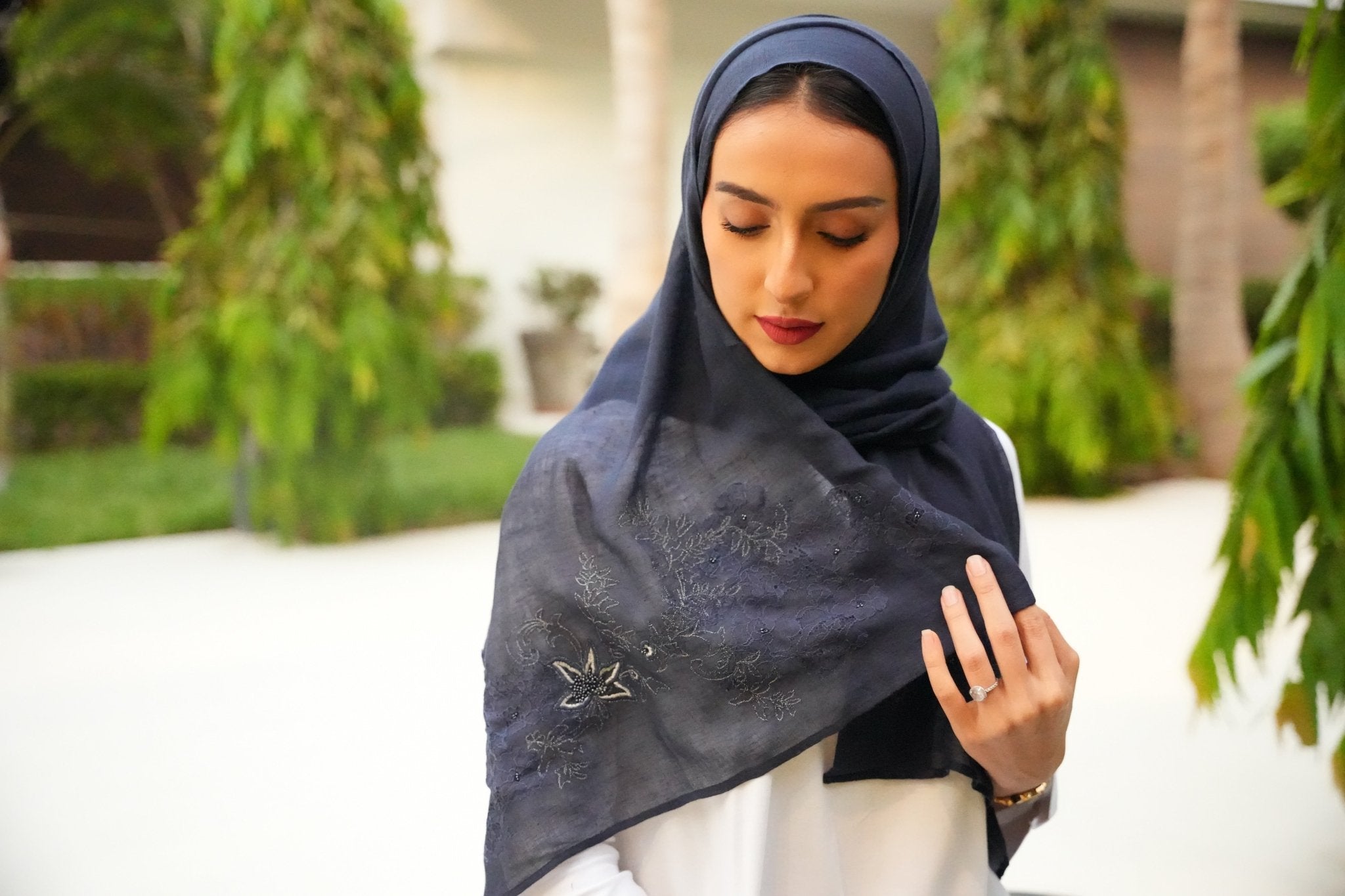 BT6183-NVY - THE DRESSING ROOM - MIRA Y MANO