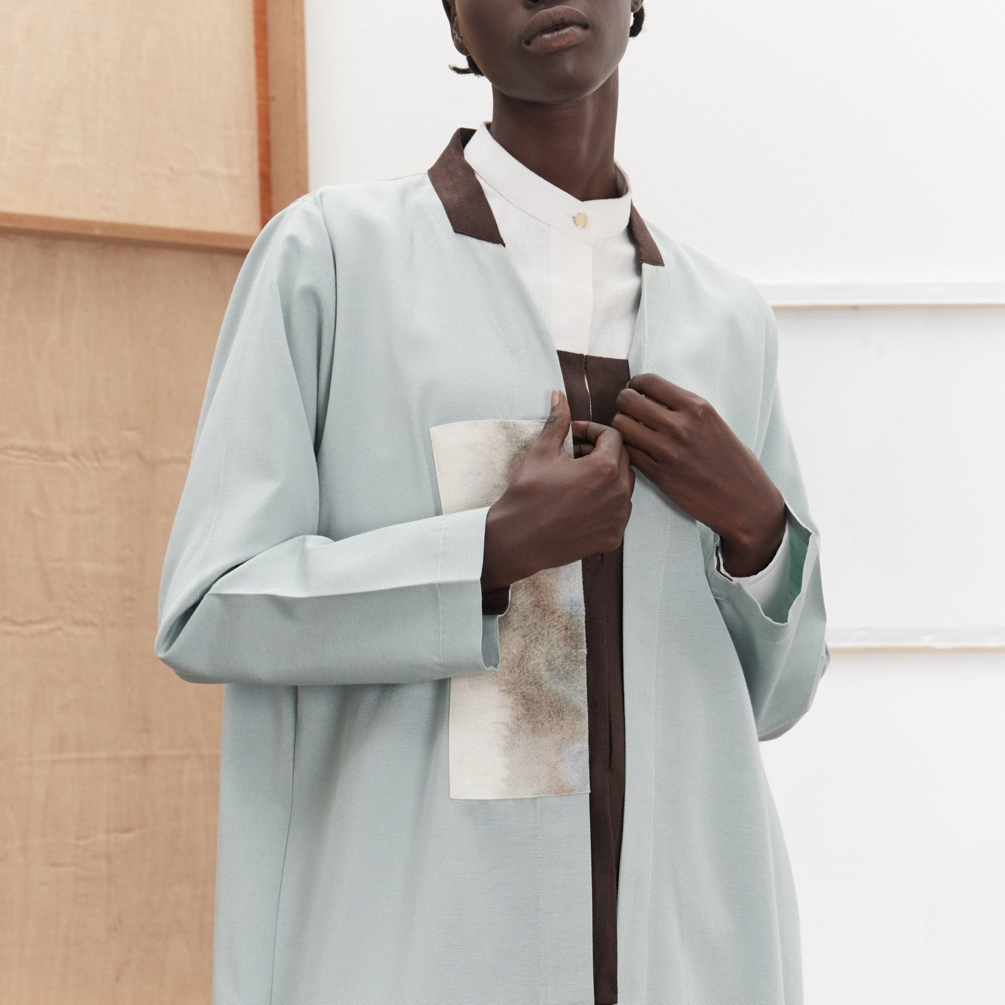 CODE-0261 - ZAH DESIGN - MIRA Y MANO