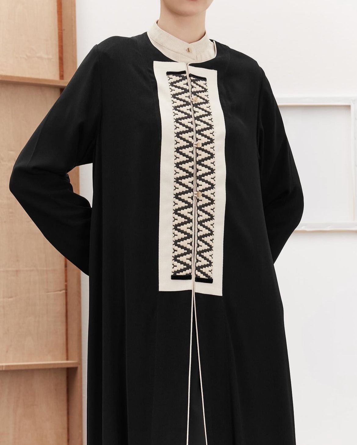 CODE-0271 - ZAH DESIGN - MIRA Y MANO