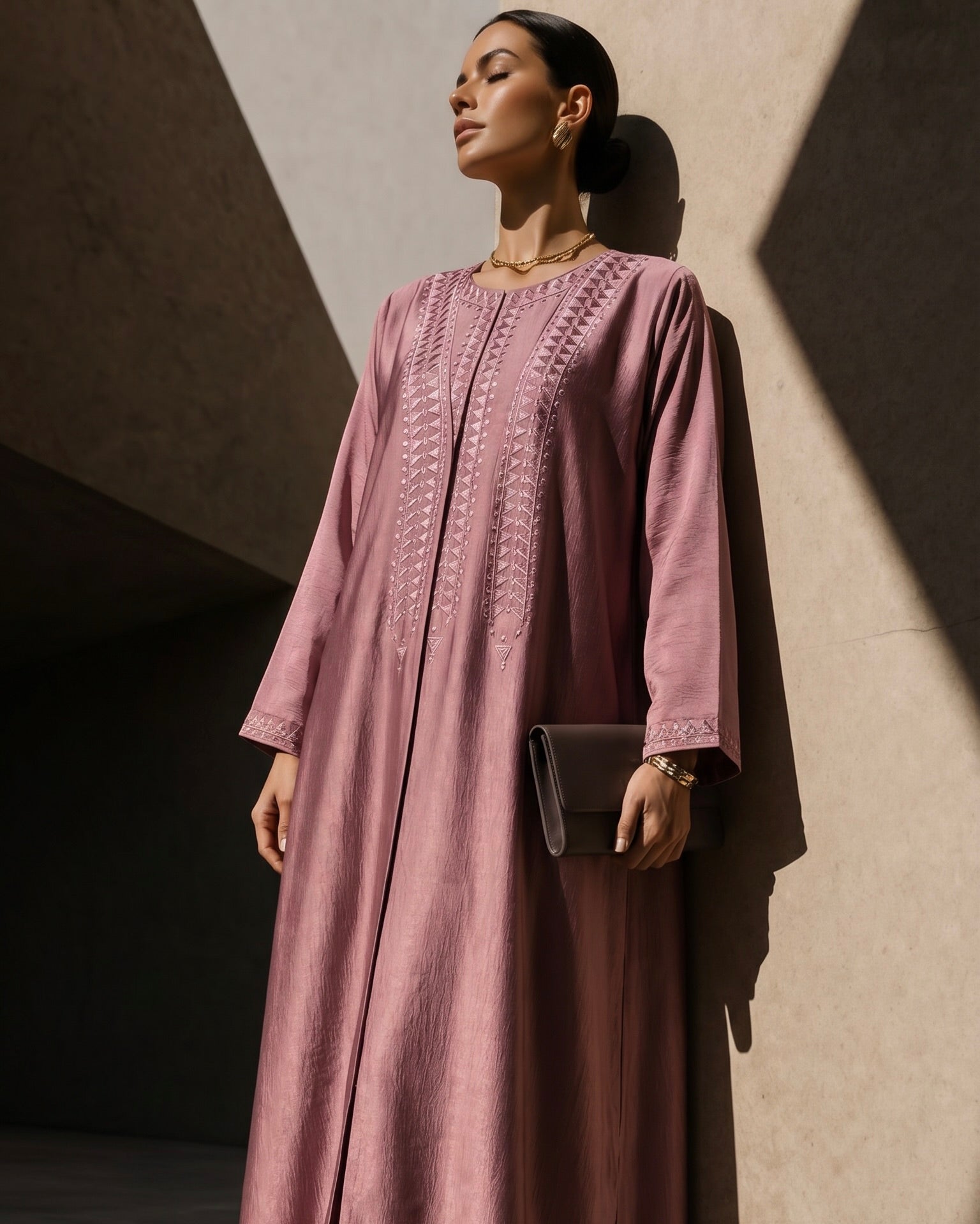 EVENING ELEGANCE - MIRA Y MANO