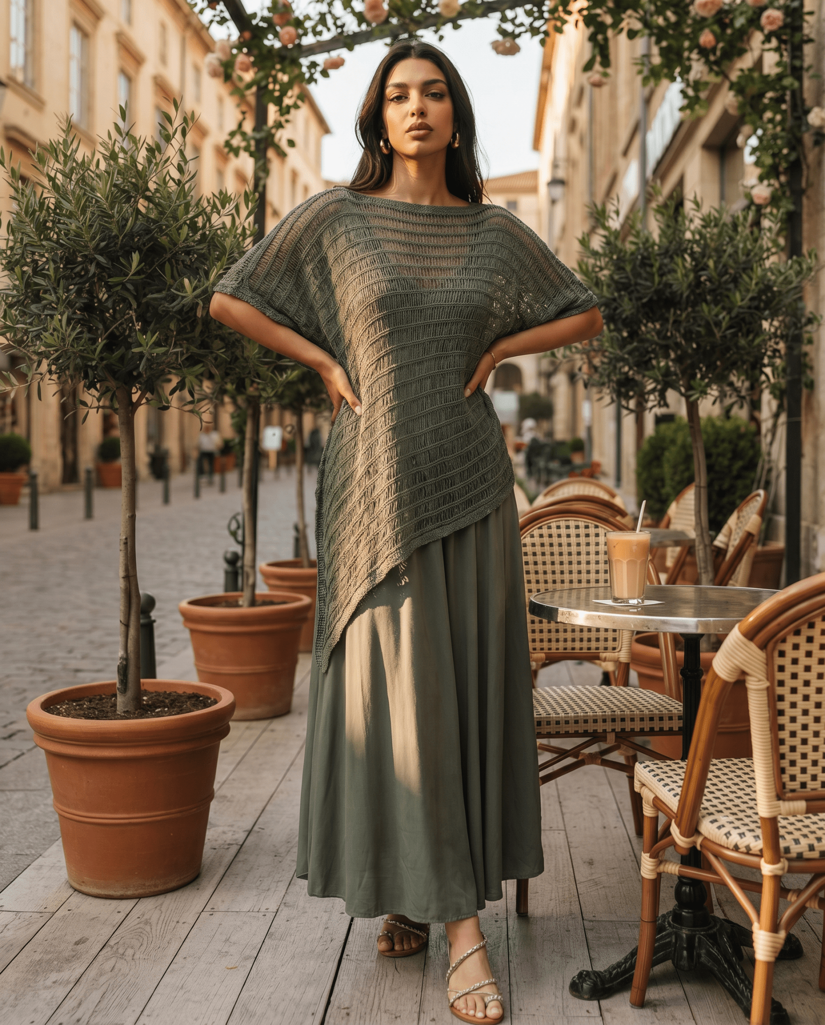 TRENDING NOW - MIRA Y MANO