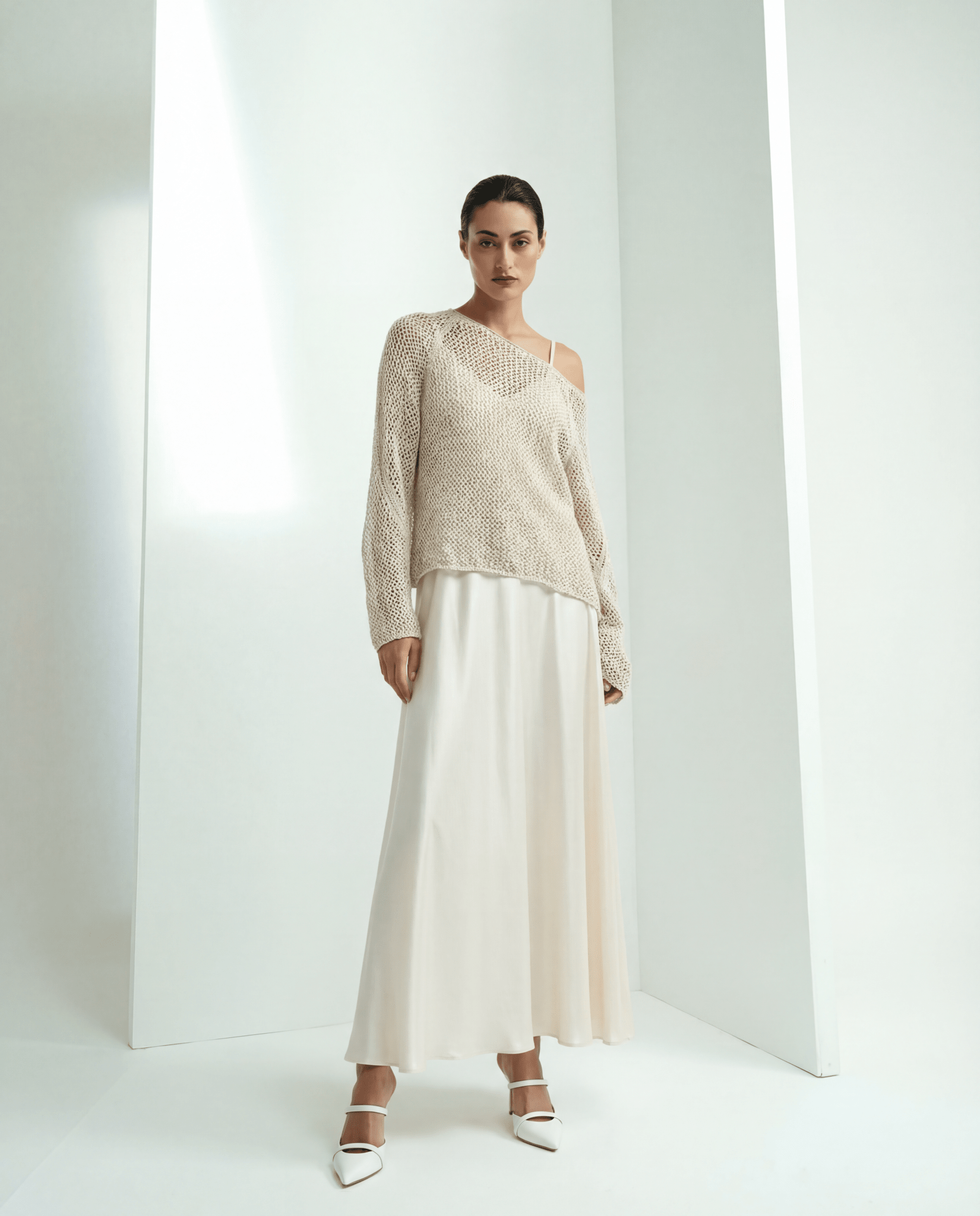 TRENDING NOW - MIRA Y MANO