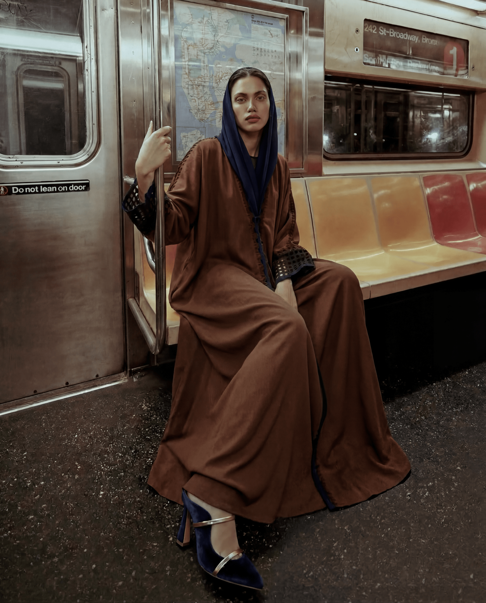 UNDER SR 1500 EDIT - MIRA Y MANO