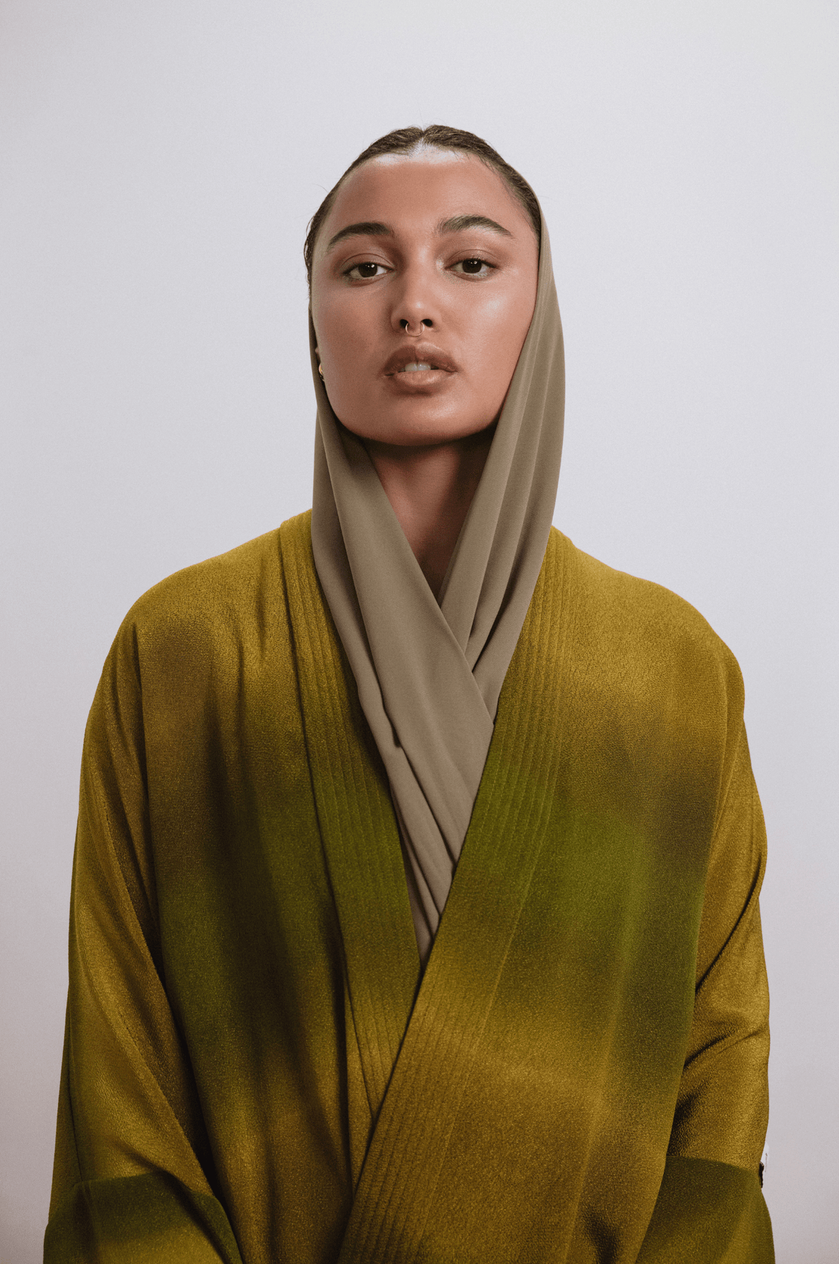 إيمبر – عباية كريب خضراء – صورة المنتج 2