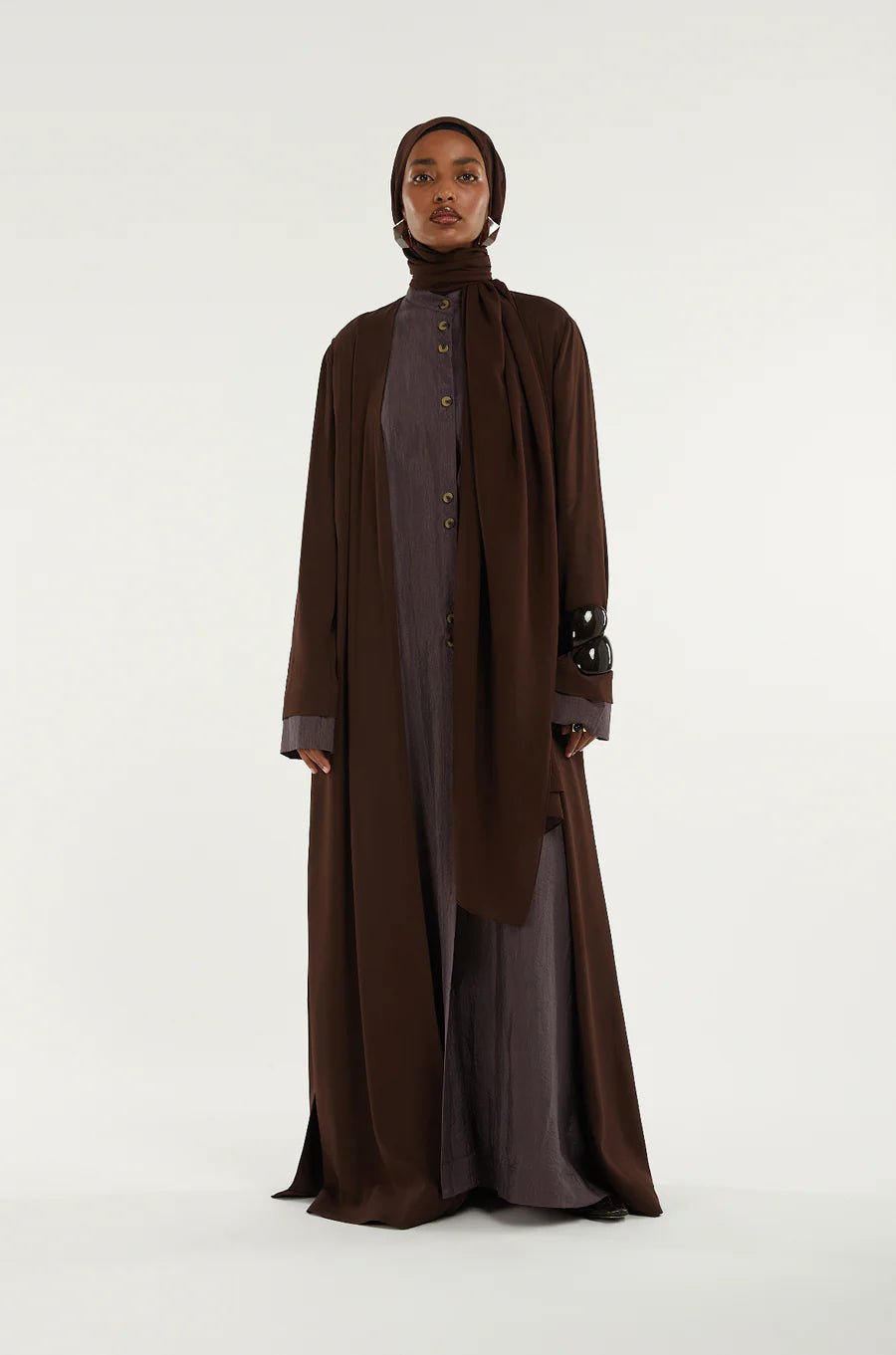 IVY BROWN ABAYA - 1309 - MIRA Y MANO