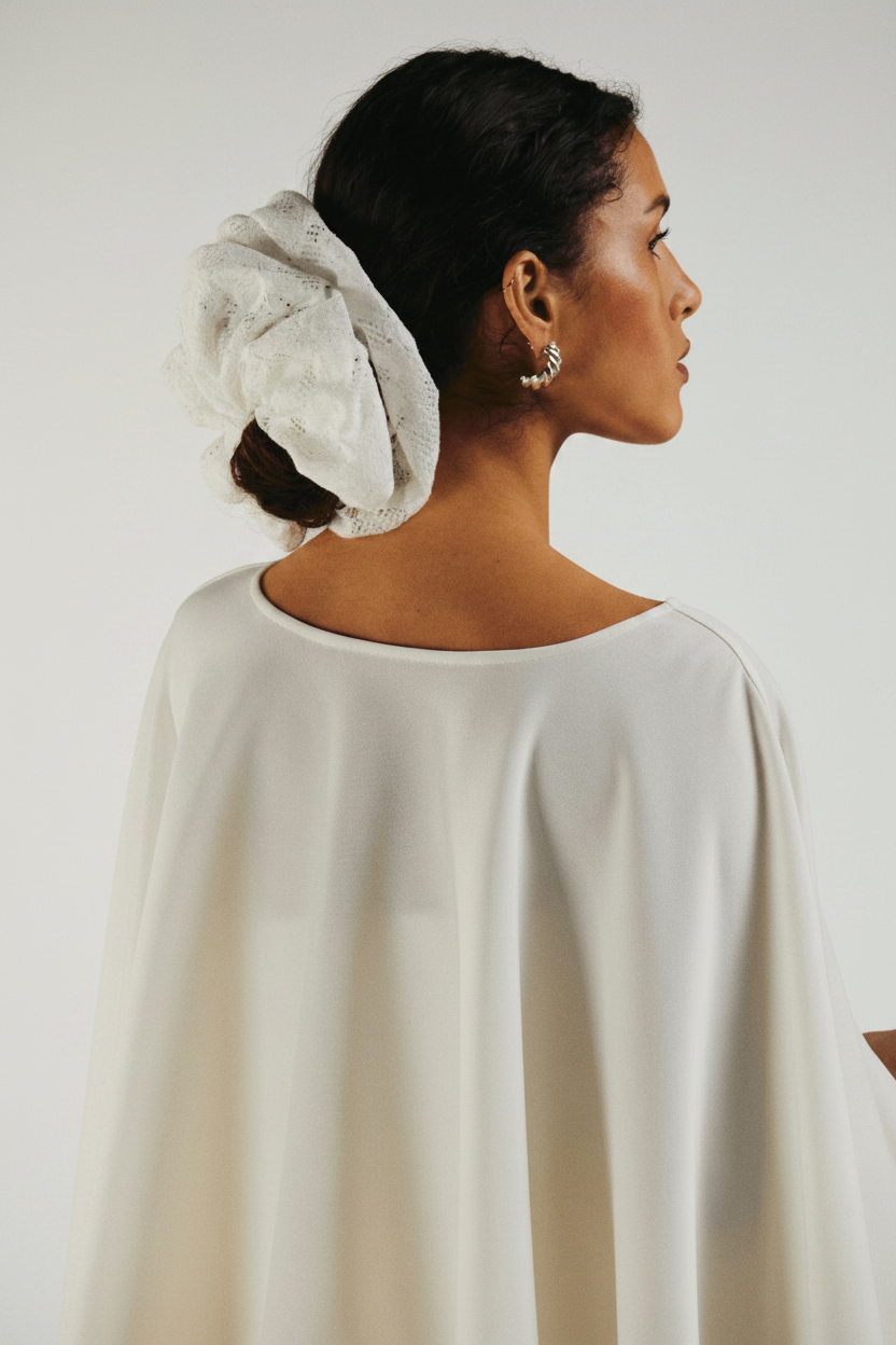 SCRUNCHIE WHITE - 1309 - MIRA Y MANO