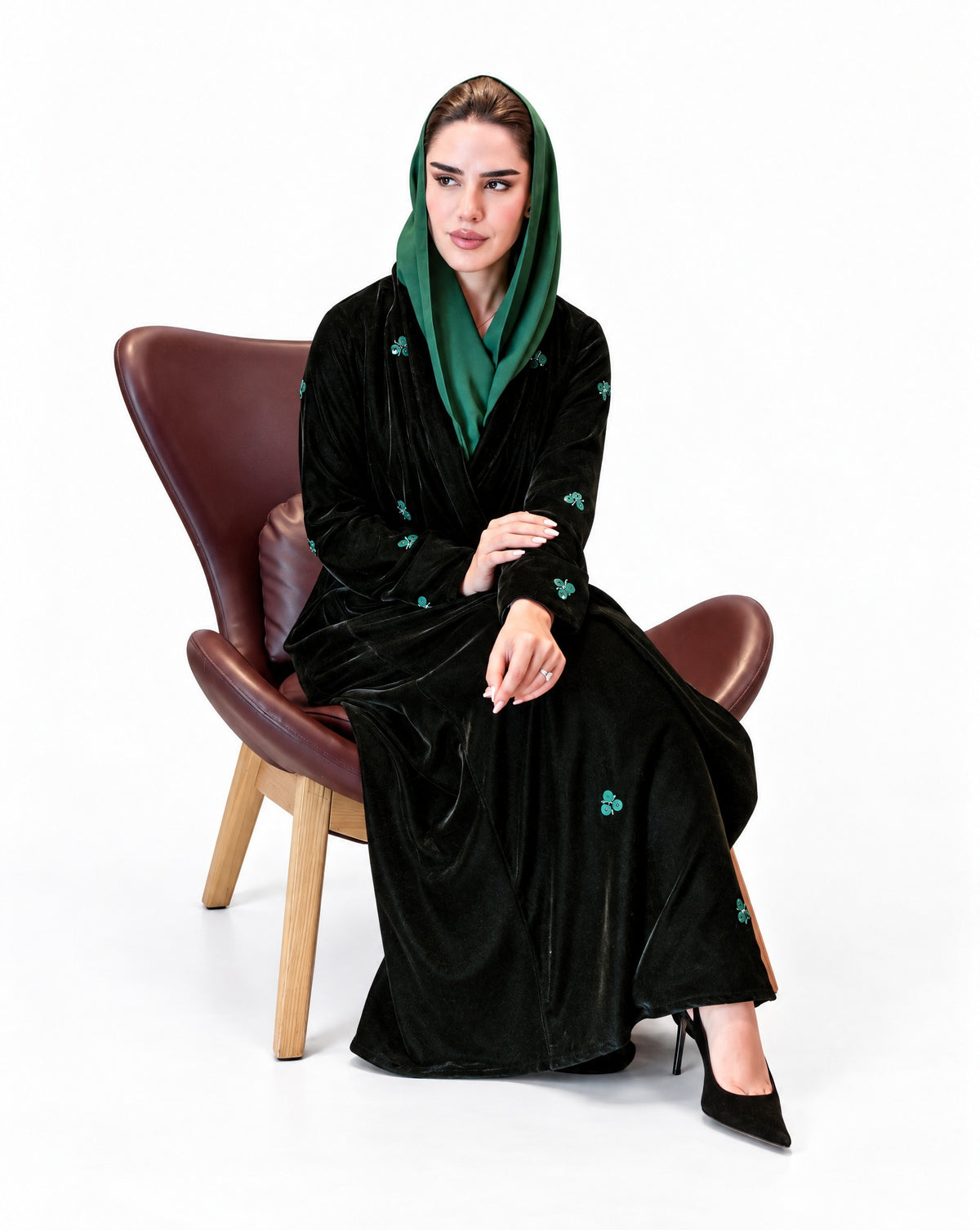 عباية بتفاصيل خضراء