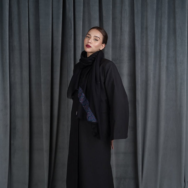 FW1 - BK ABAYA - ABAYATI COLLECTION - MIRA Y MANO