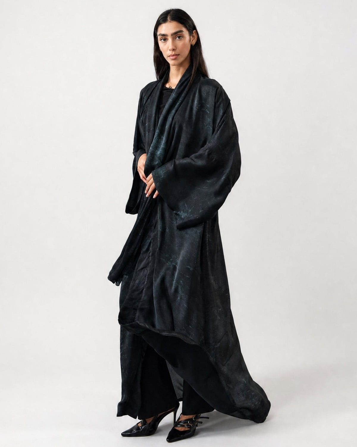 47HJ015 ABAYA - MIRA Y MANO