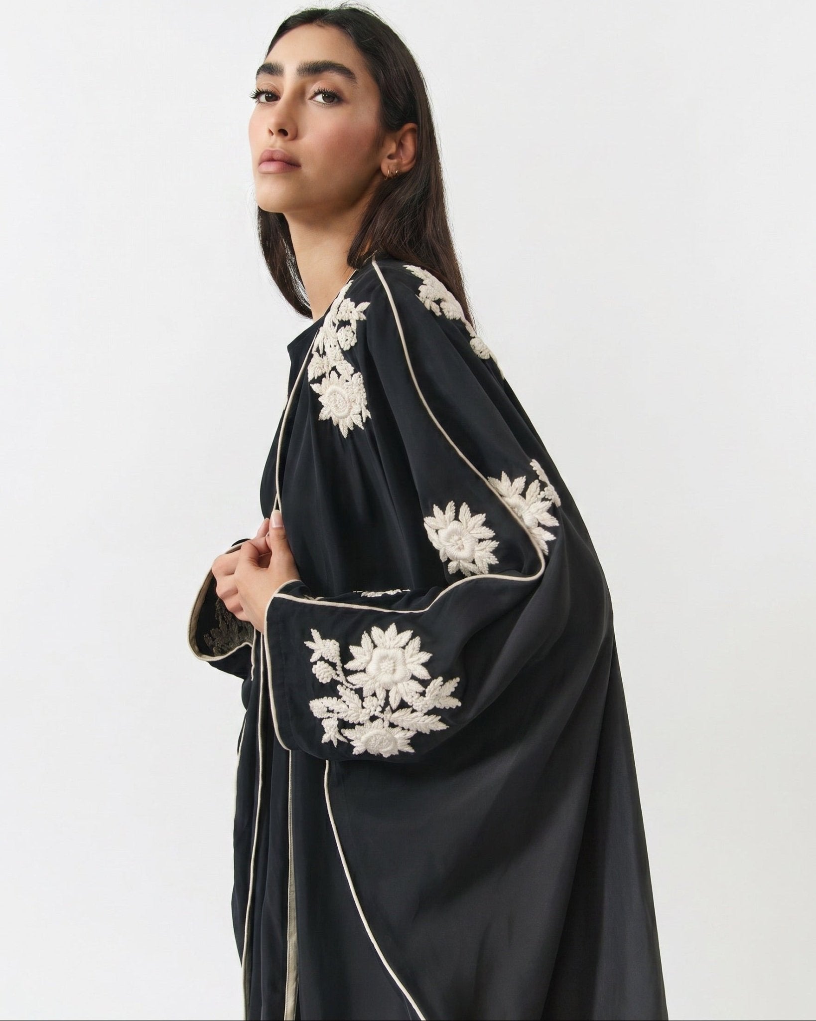 47RM012 ABAYA - ACE DESIGNS - MIRA Y MANO