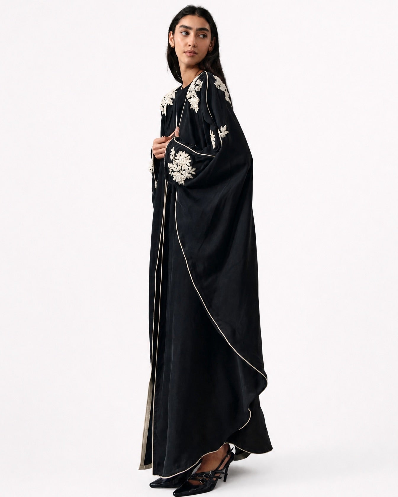 47RM012 ABAYA - ACE DESIGNS - MIRA Y MANO