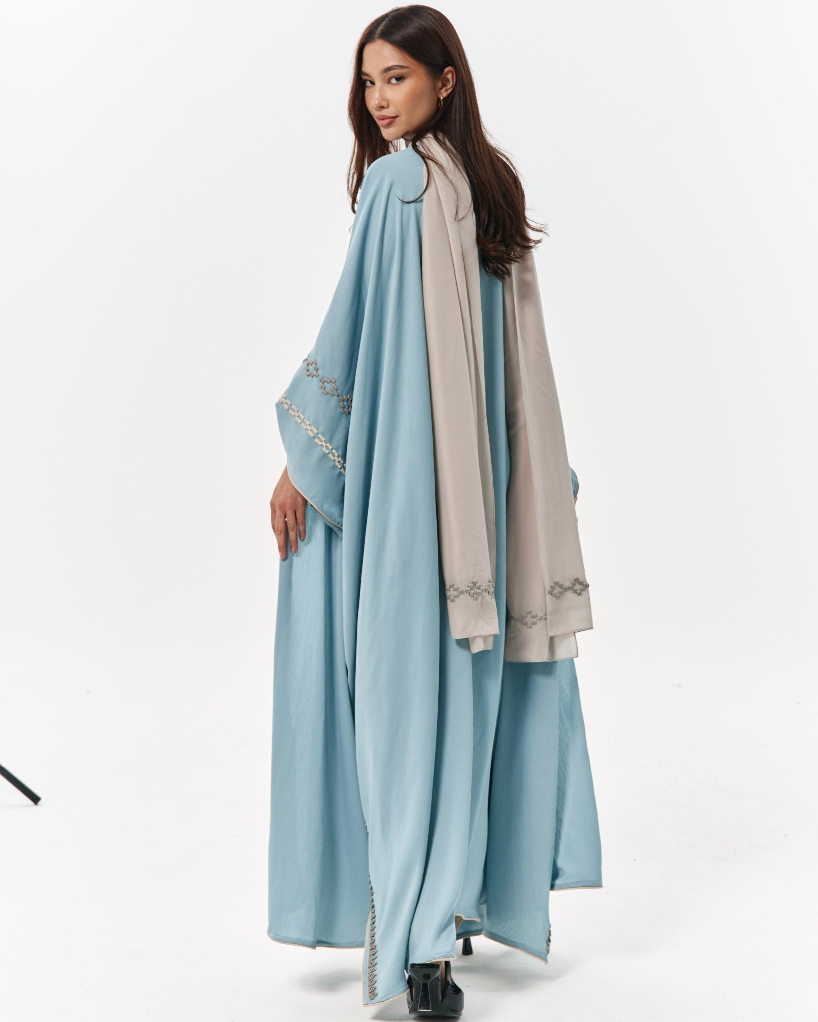 47RM034 ABAYA - ACE DESIGNS - MIRA Y MANO