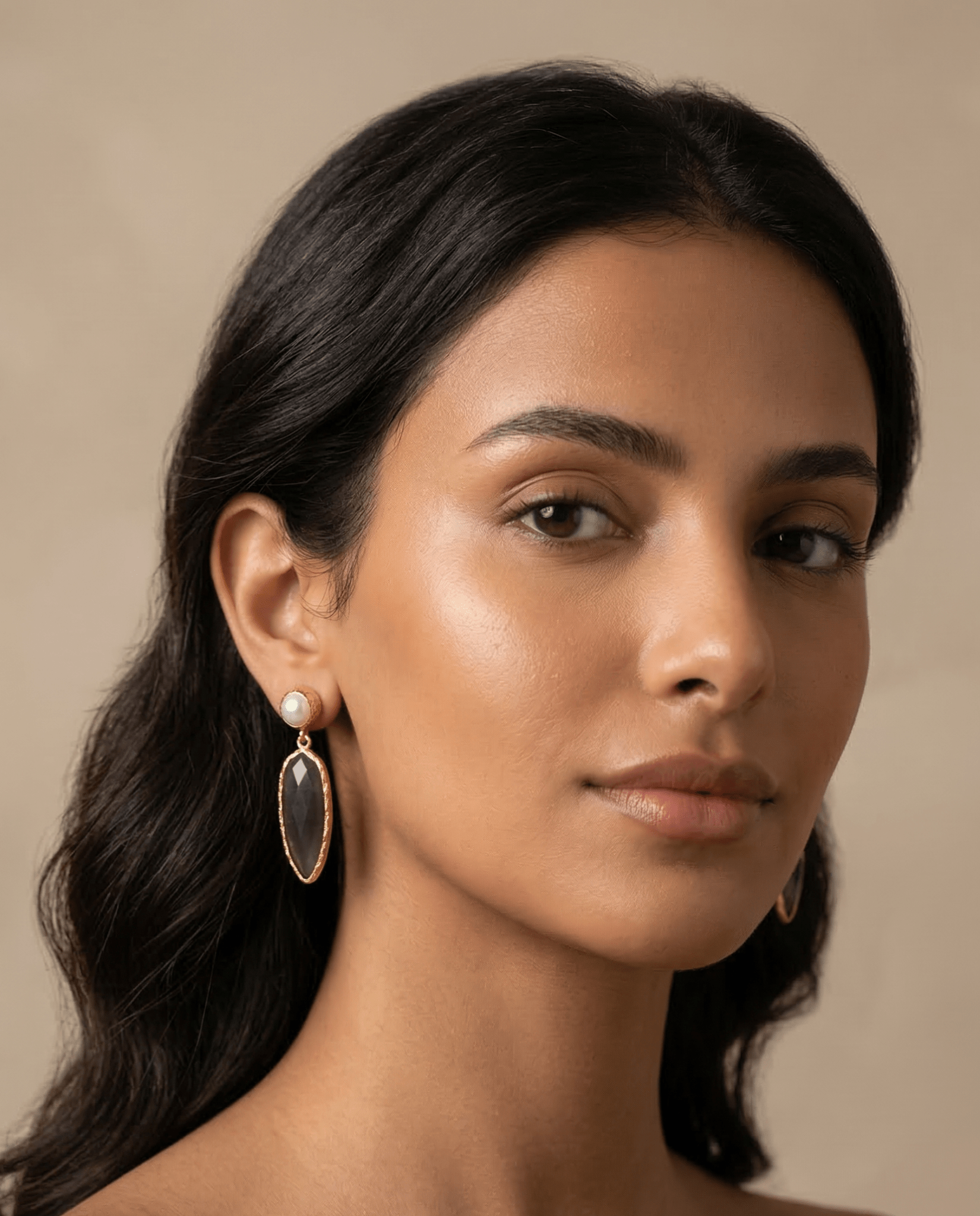 E013 - GR EARRINGS - AFFLUENT BY MAI - MIRA Y MANO