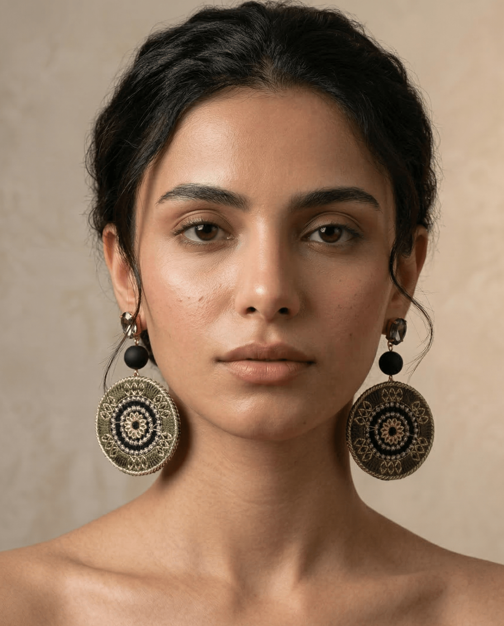 E014 - GR EARRINGS - AFFLUENT BY MAI - MIRA Y MANO