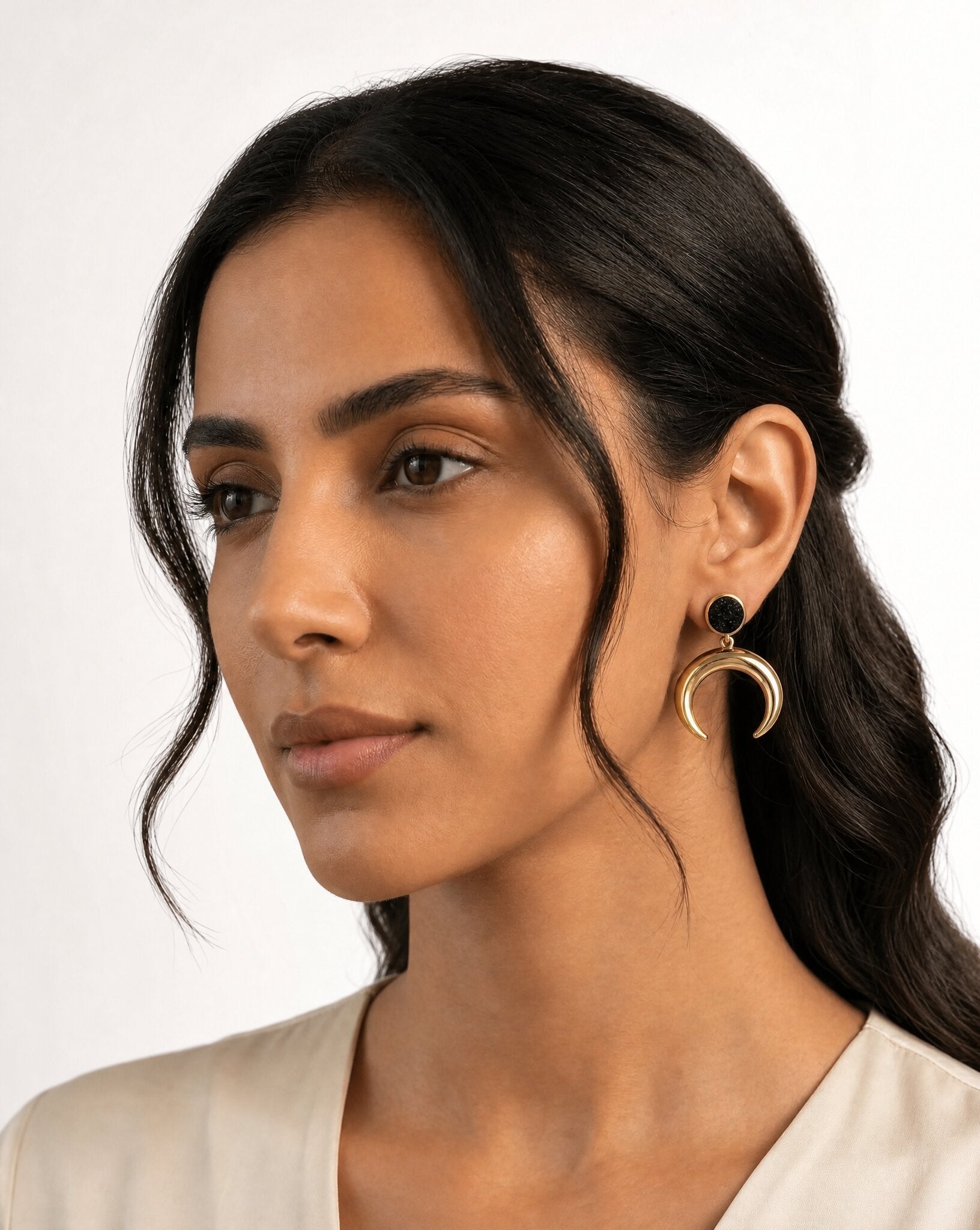 E02-BK EARRINGS - AFFLUENT BY MAI - MIRA Y MANO