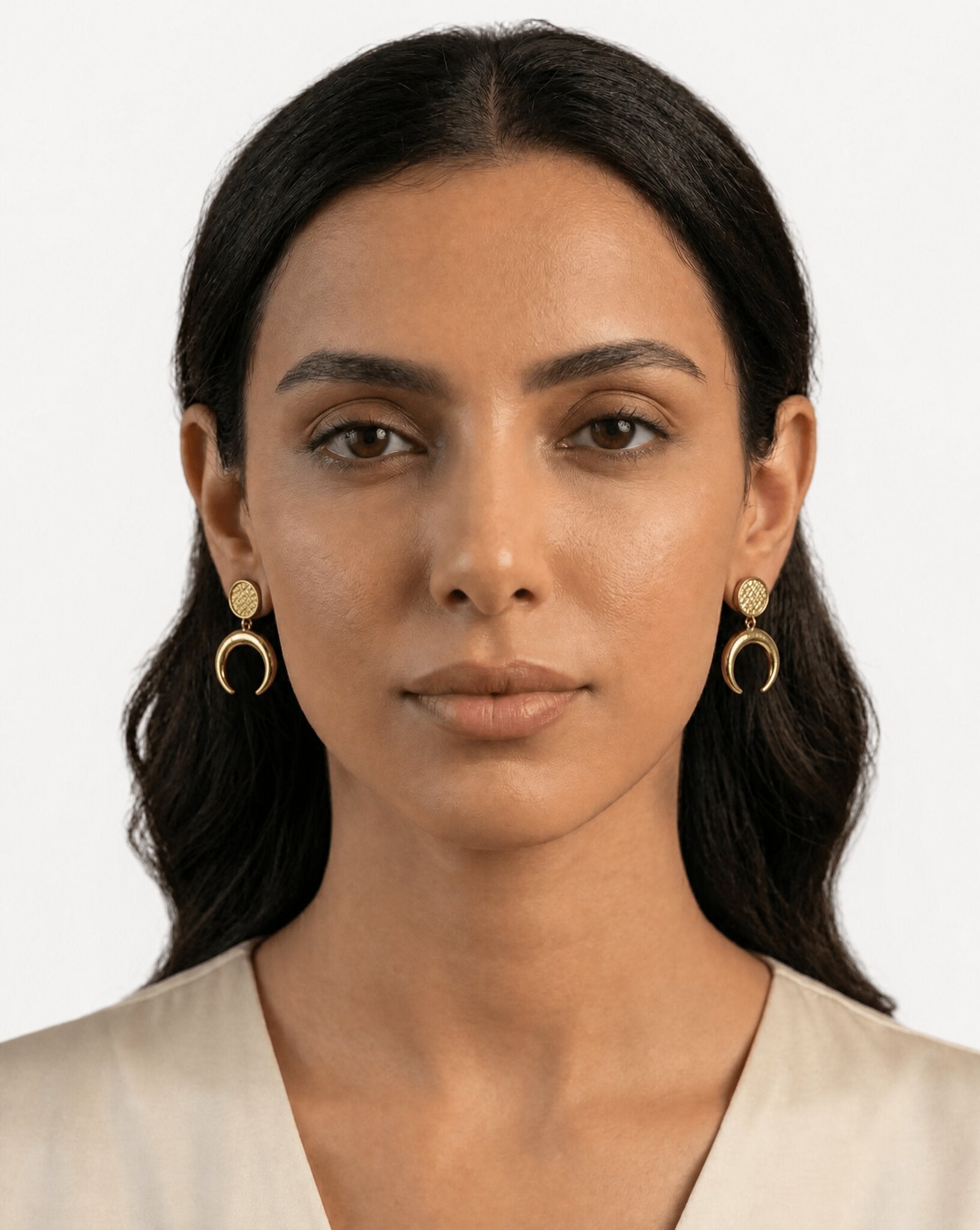 E02-WH EARRINGS - AFFLUENT BY MAI - MIRA Y MANO