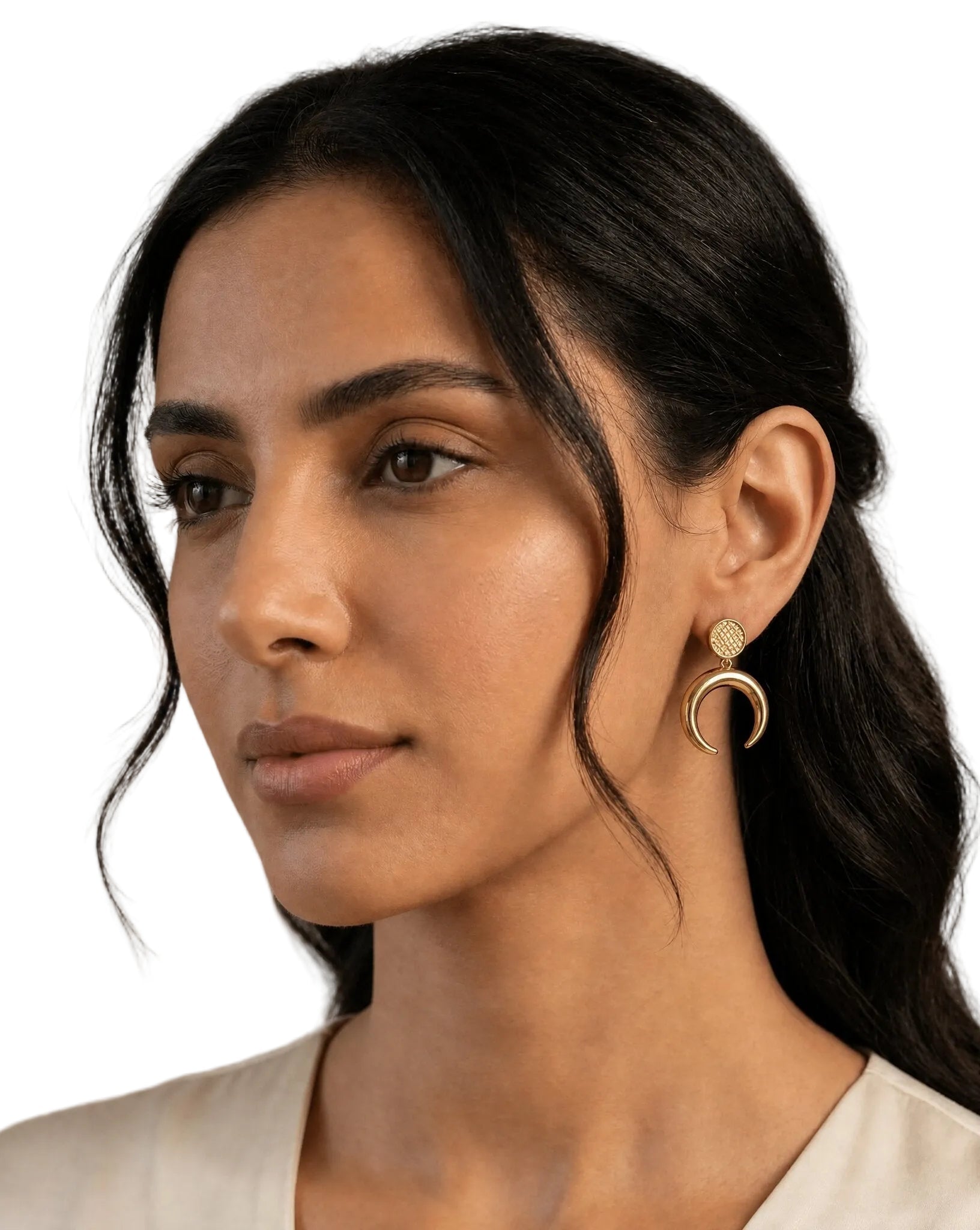 E02-WH EARRINGS - AFFLUENT BY MAI - MIRA Y MANO