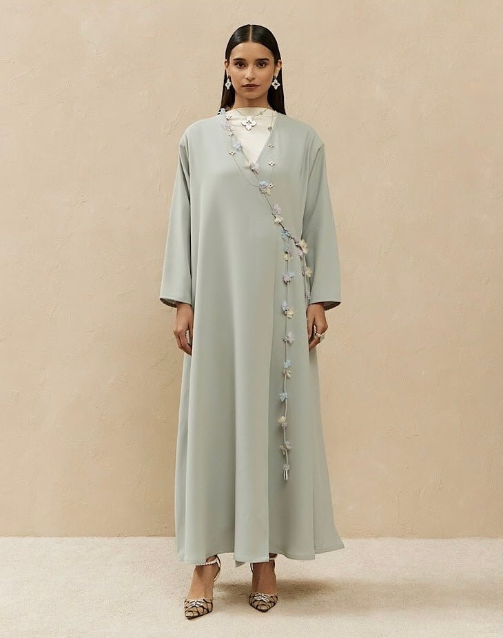 ASW - 449 ABAYA - AL ASWAD - MIRA Y MANO