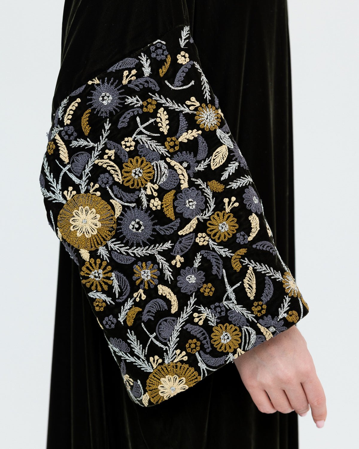 ADRA26 - 010 ABAYA - ALDUKAN - MIRA Y MANO