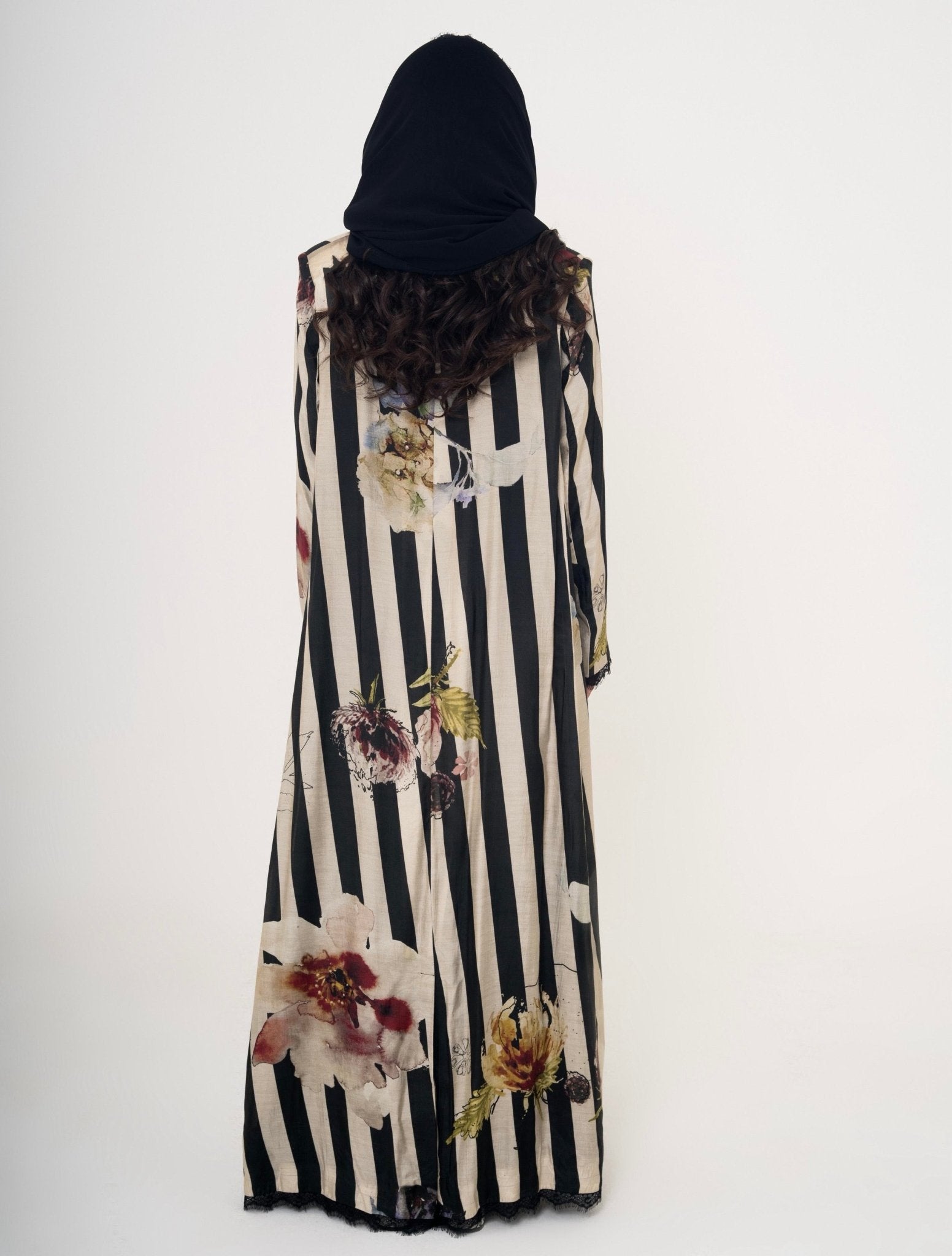 AW126 - 0017 ABAYA - ALDUKAN - MIRA Y MANO